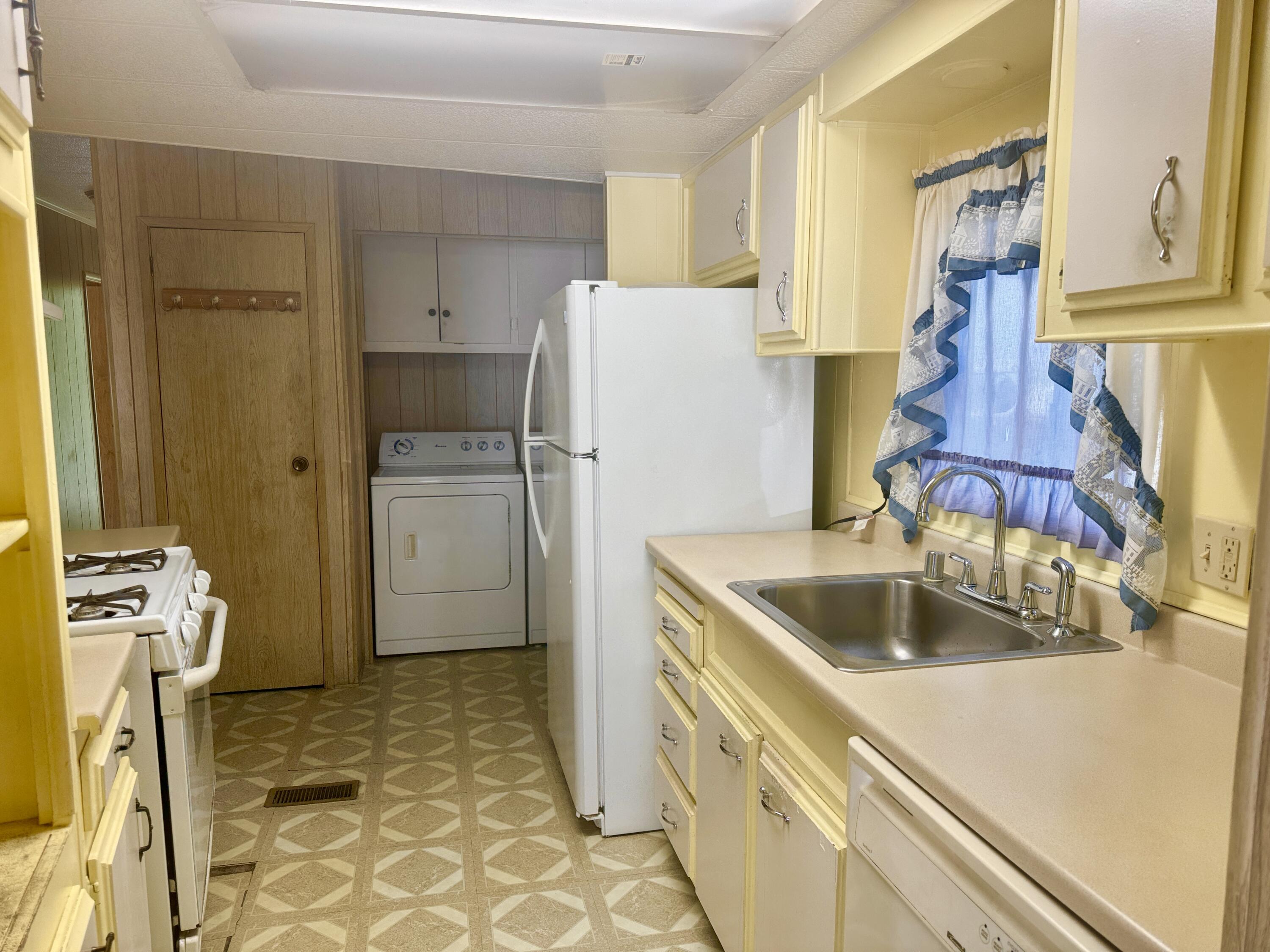 5428 Paradise Lane, 104