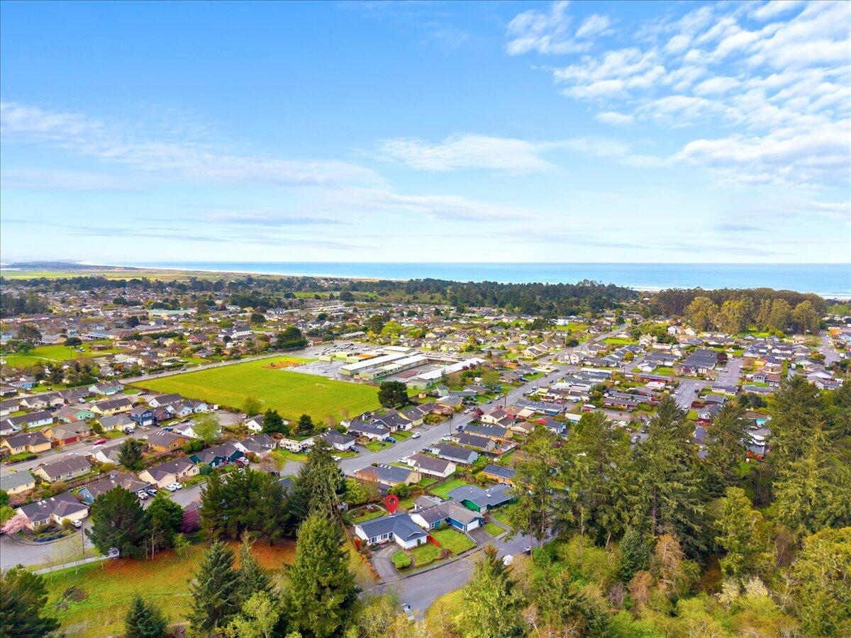 1346 Parkside Dr Drive, McKinleyville
