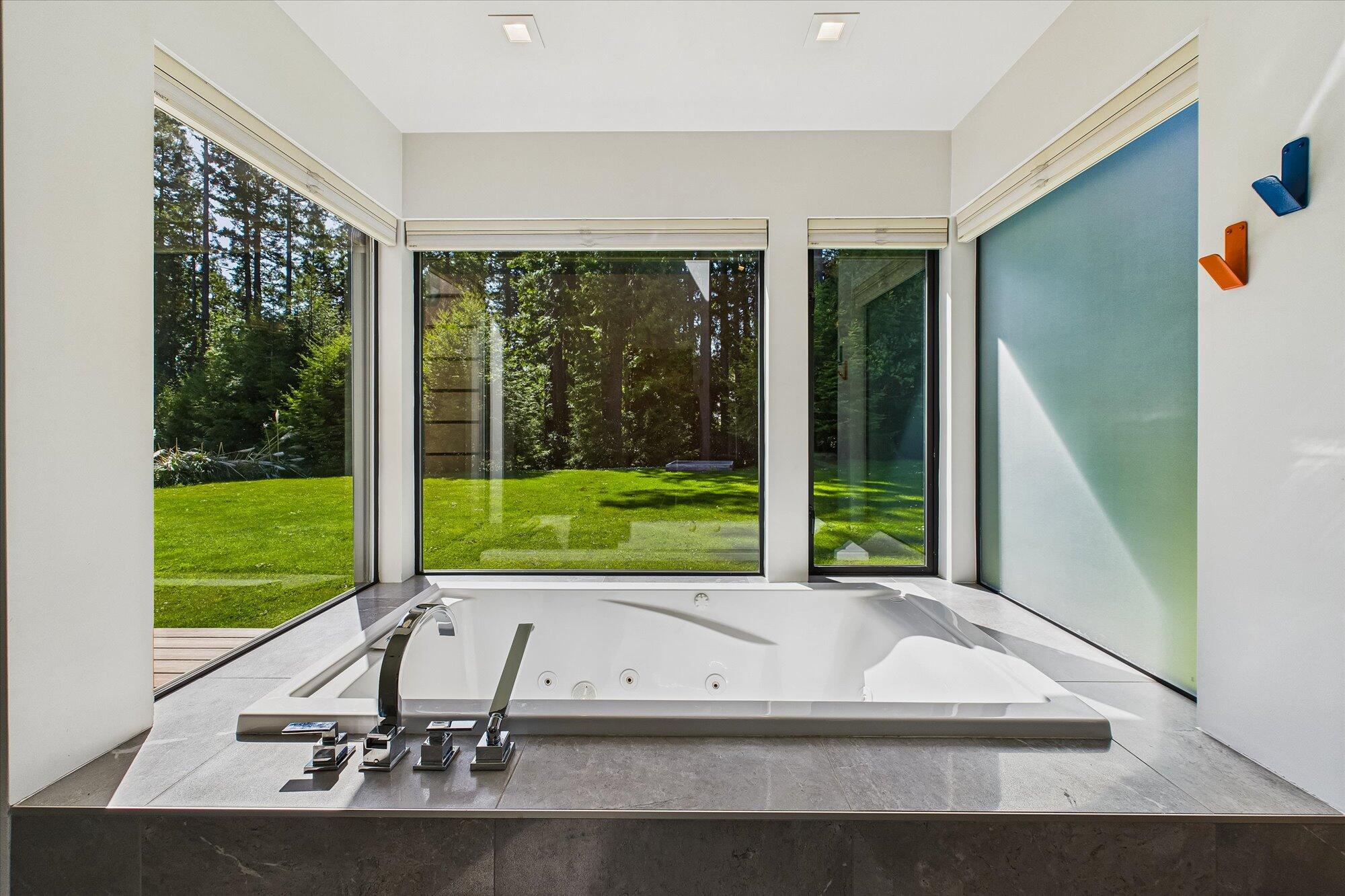 2175 N Bank Road, McKinleyville