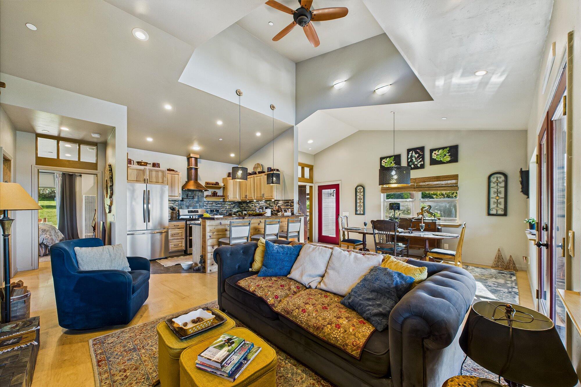 2460 Lee Lane