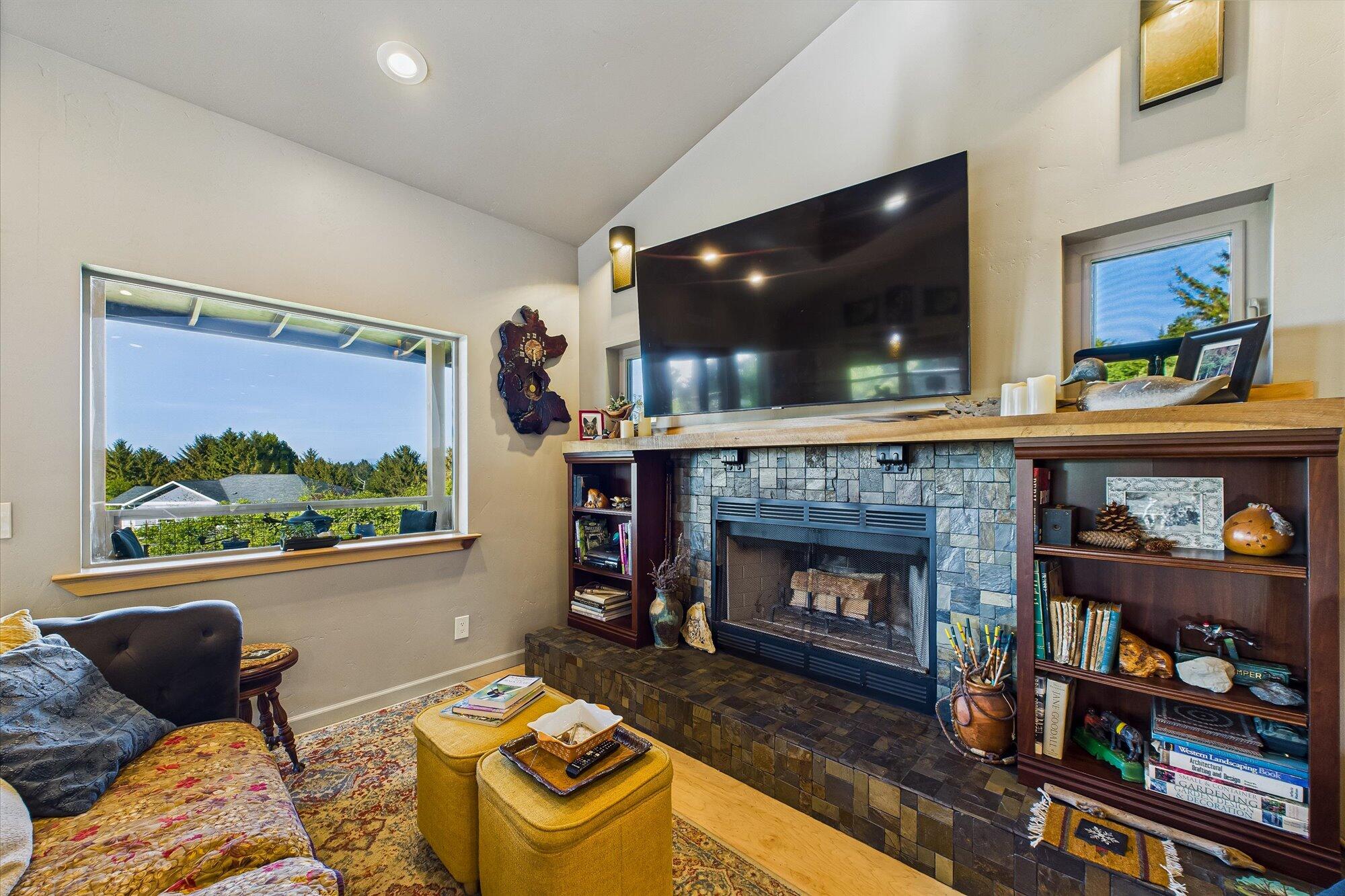 2460 Lee Lane