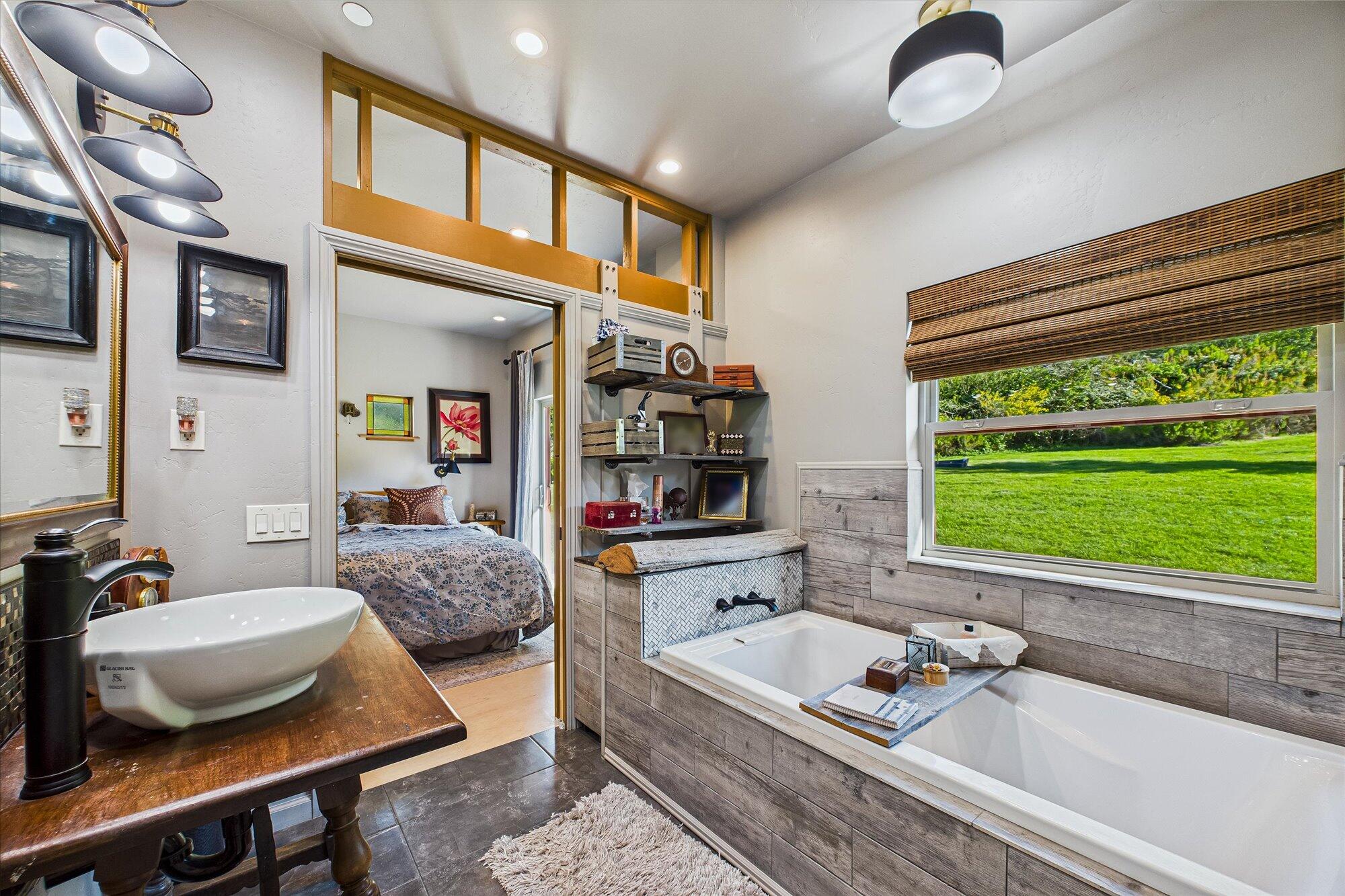 2460 Lee Lane