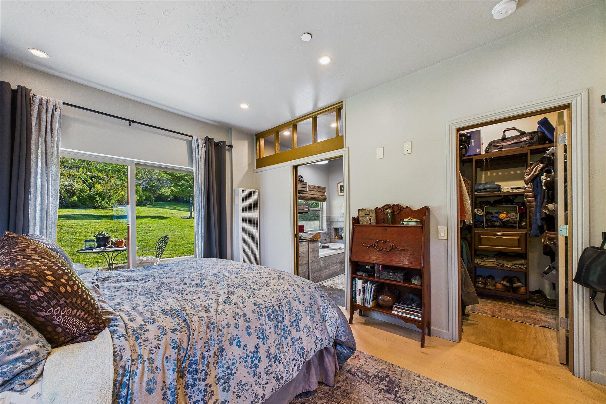 2460 Lee Lane