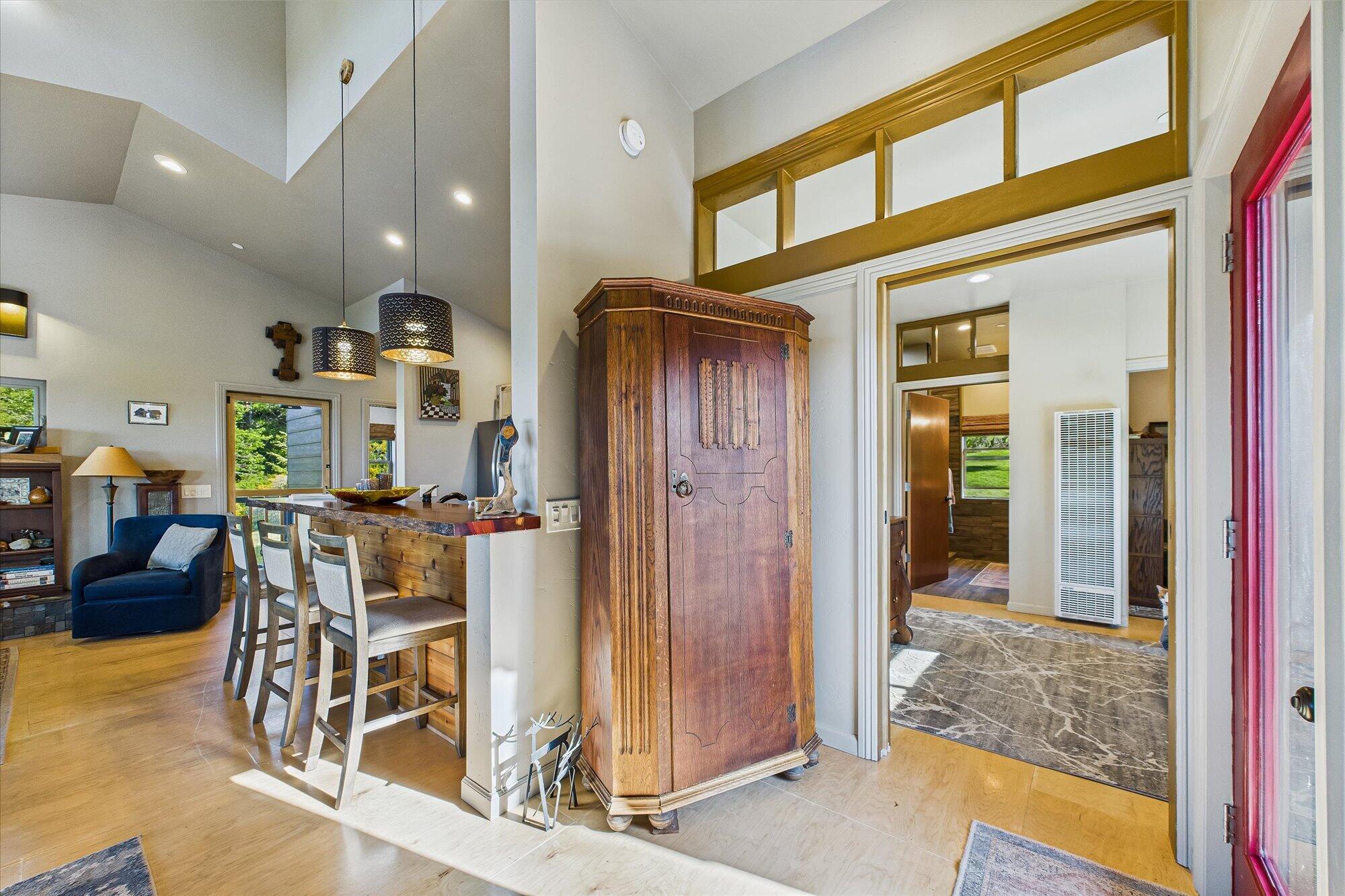 2460 Lee Lane