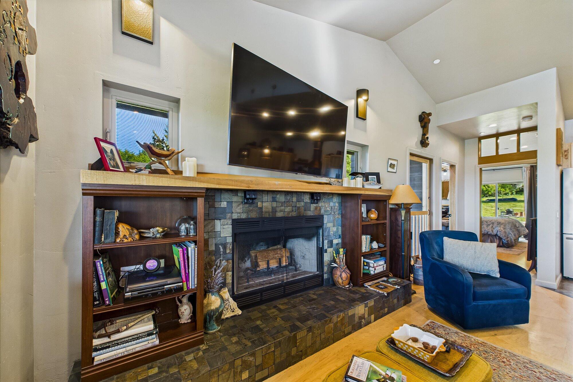 2460 Lee Lane