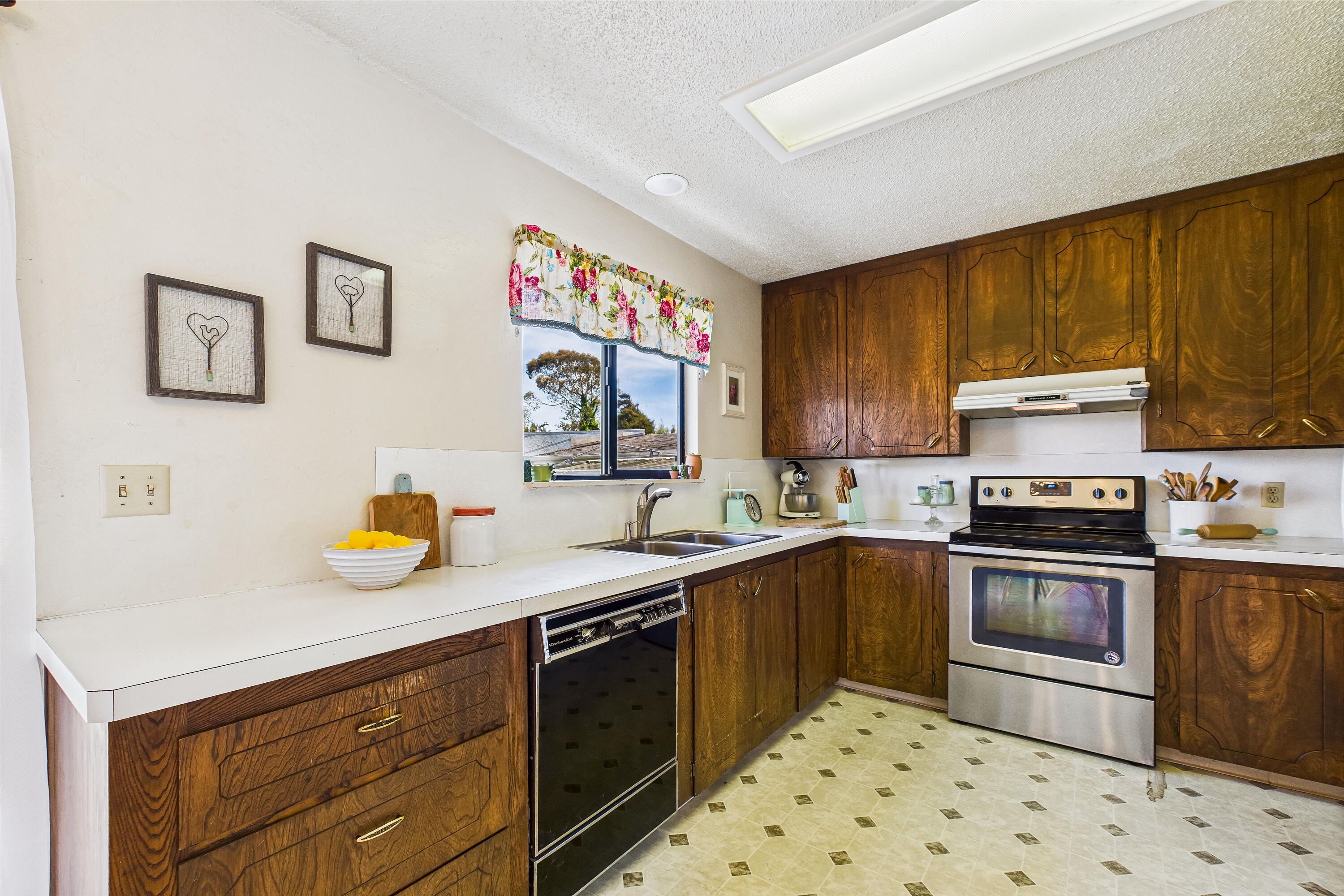 2025 Haeger Avenue