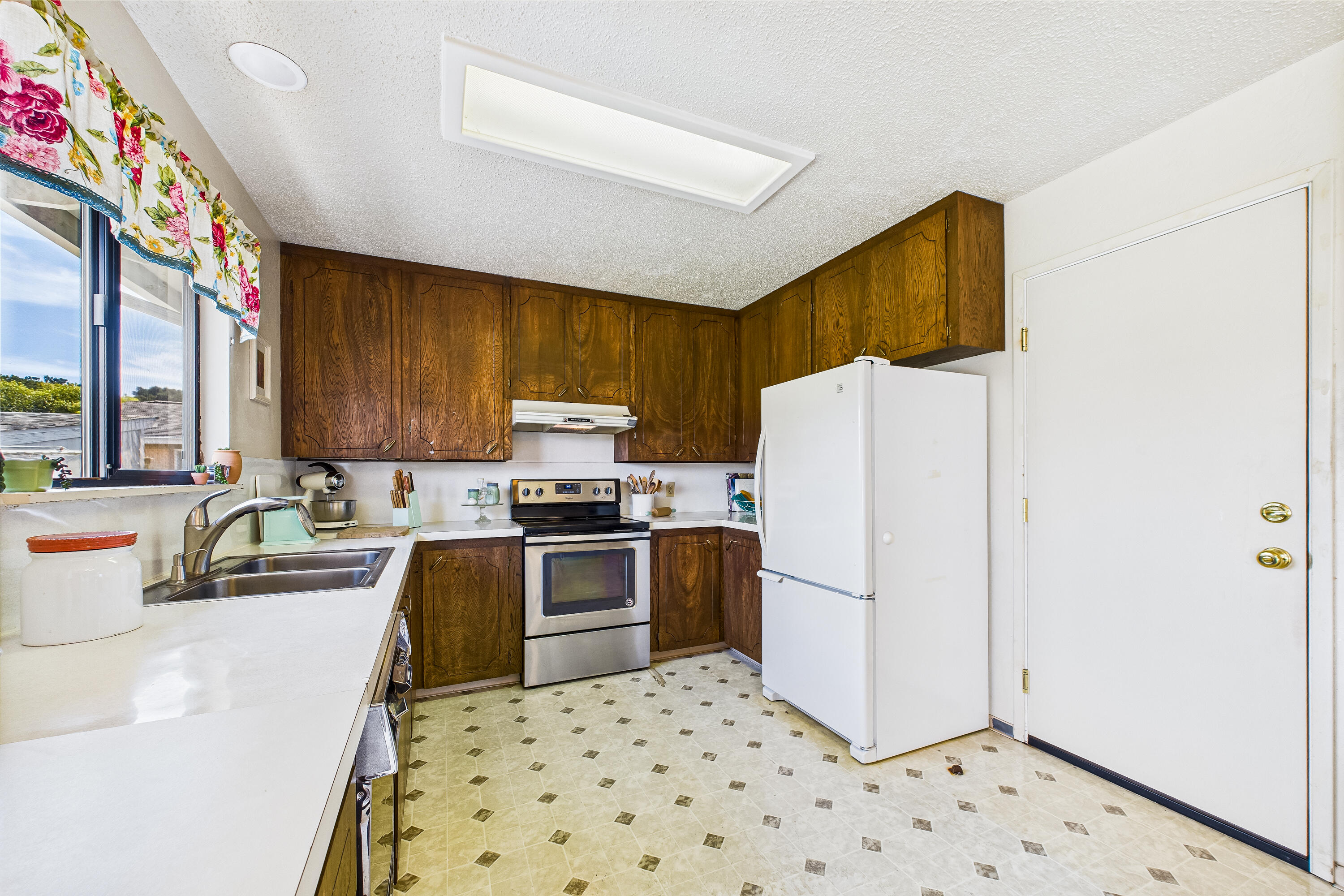 2025 Haeger Avenue