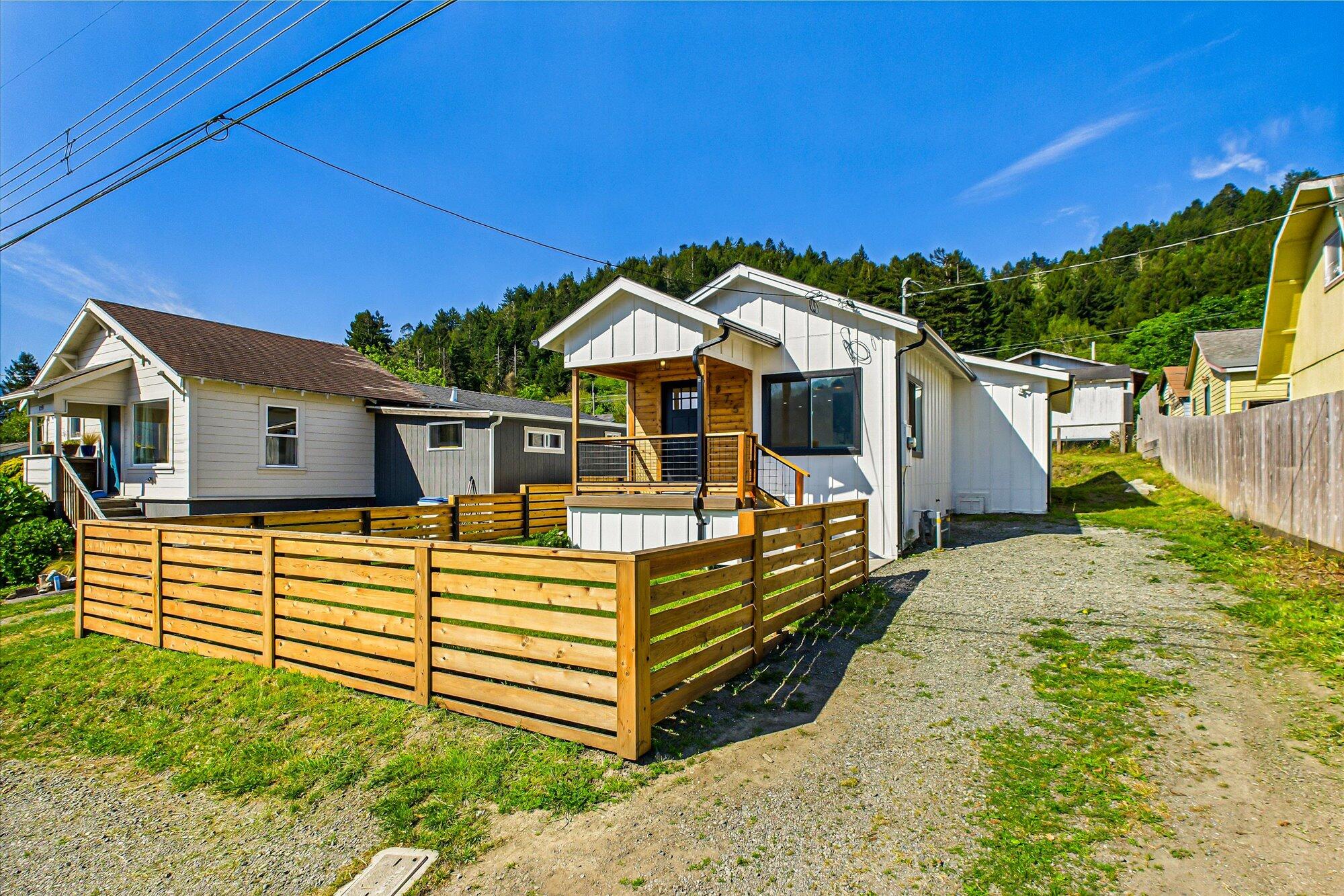 875 Rio Dell Avenue