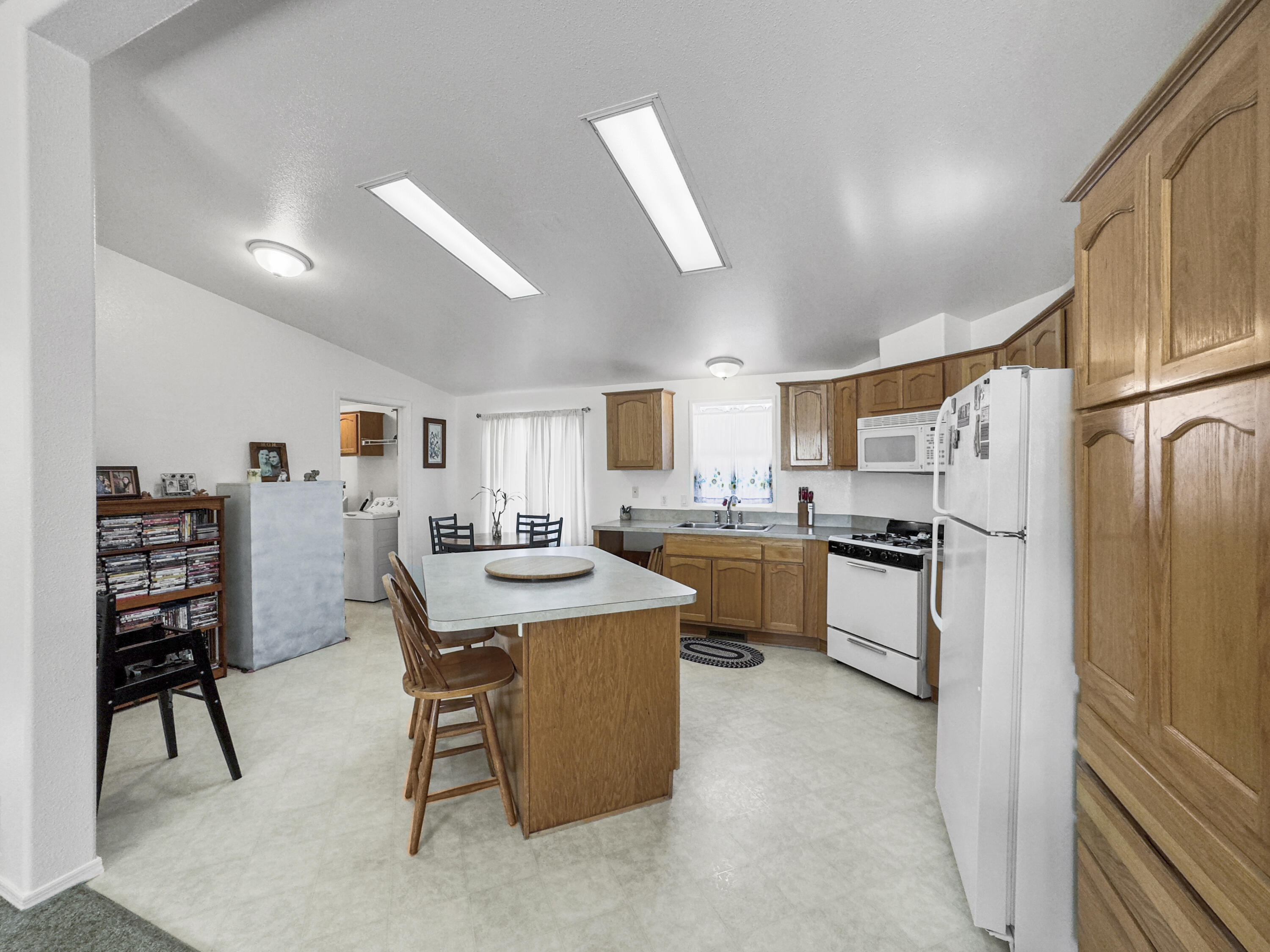 6571 3rd Street