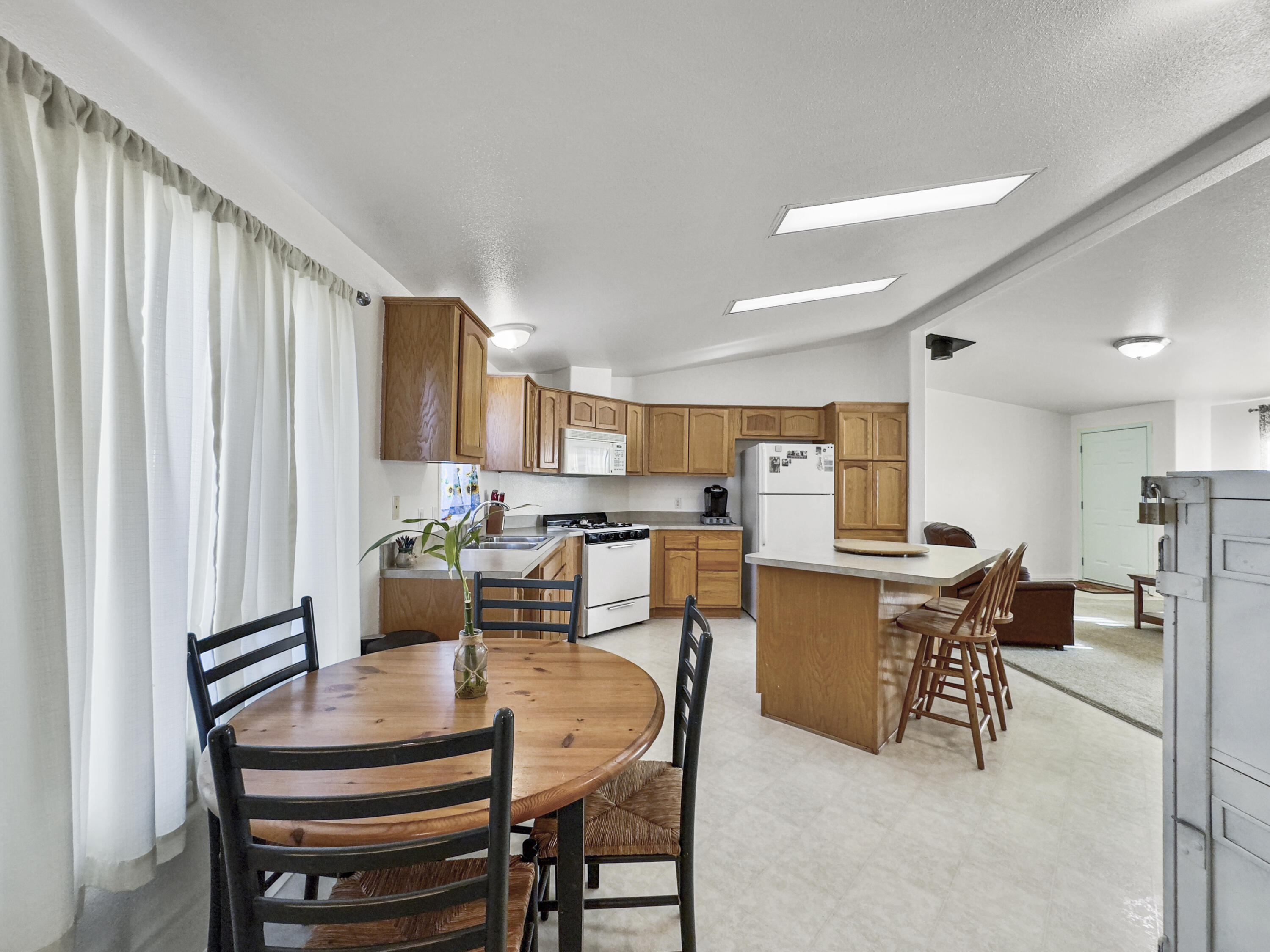 6571 3rd Street