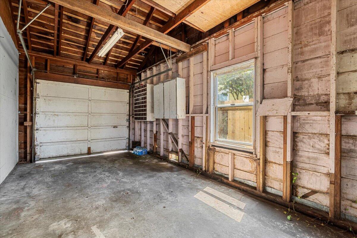 2516 Summer Street