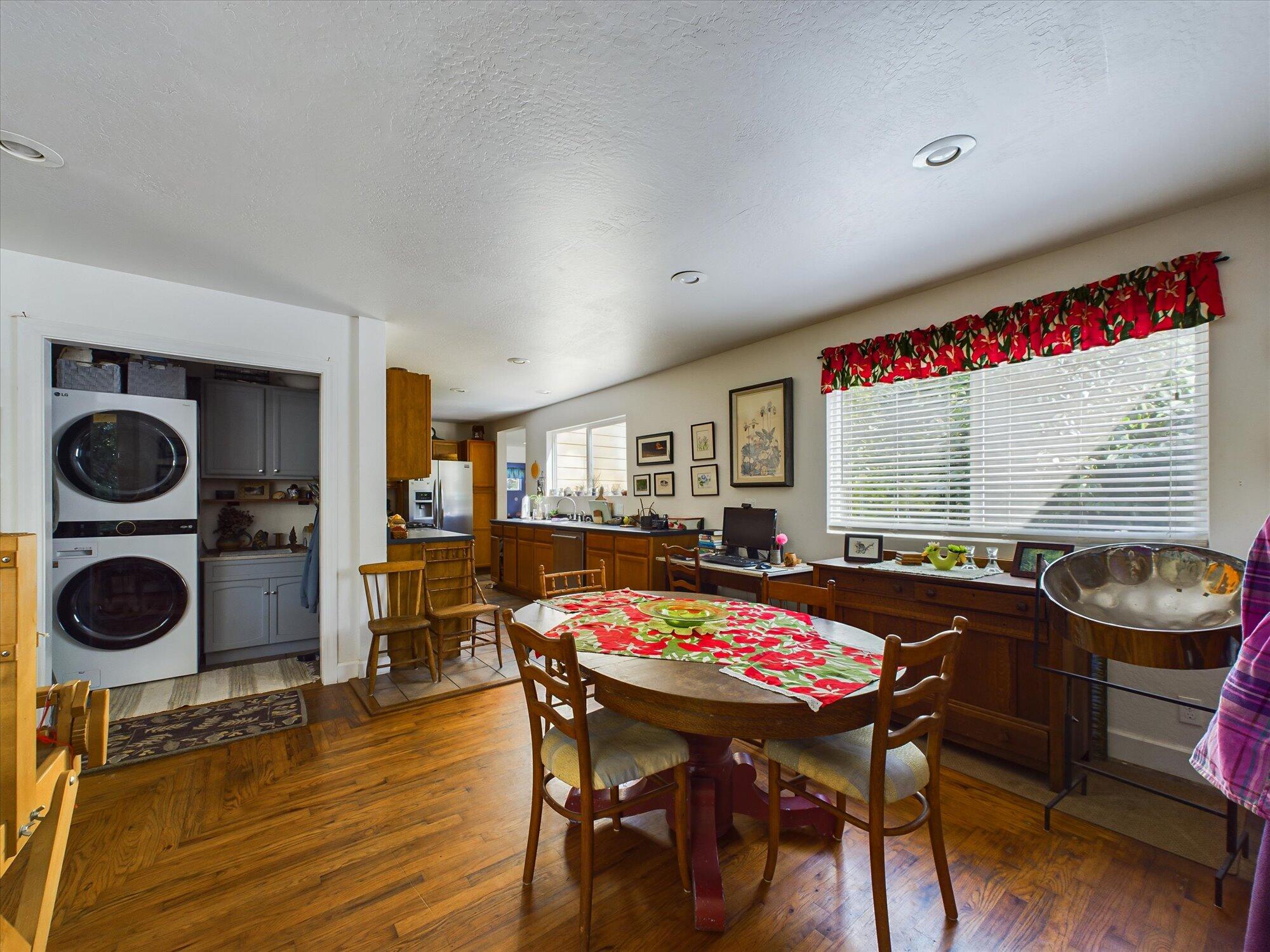 1571 Ridgewood Drive