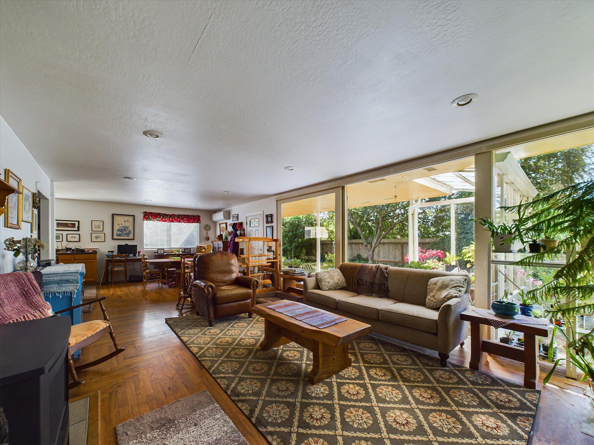 1571 Ridgewood Drive