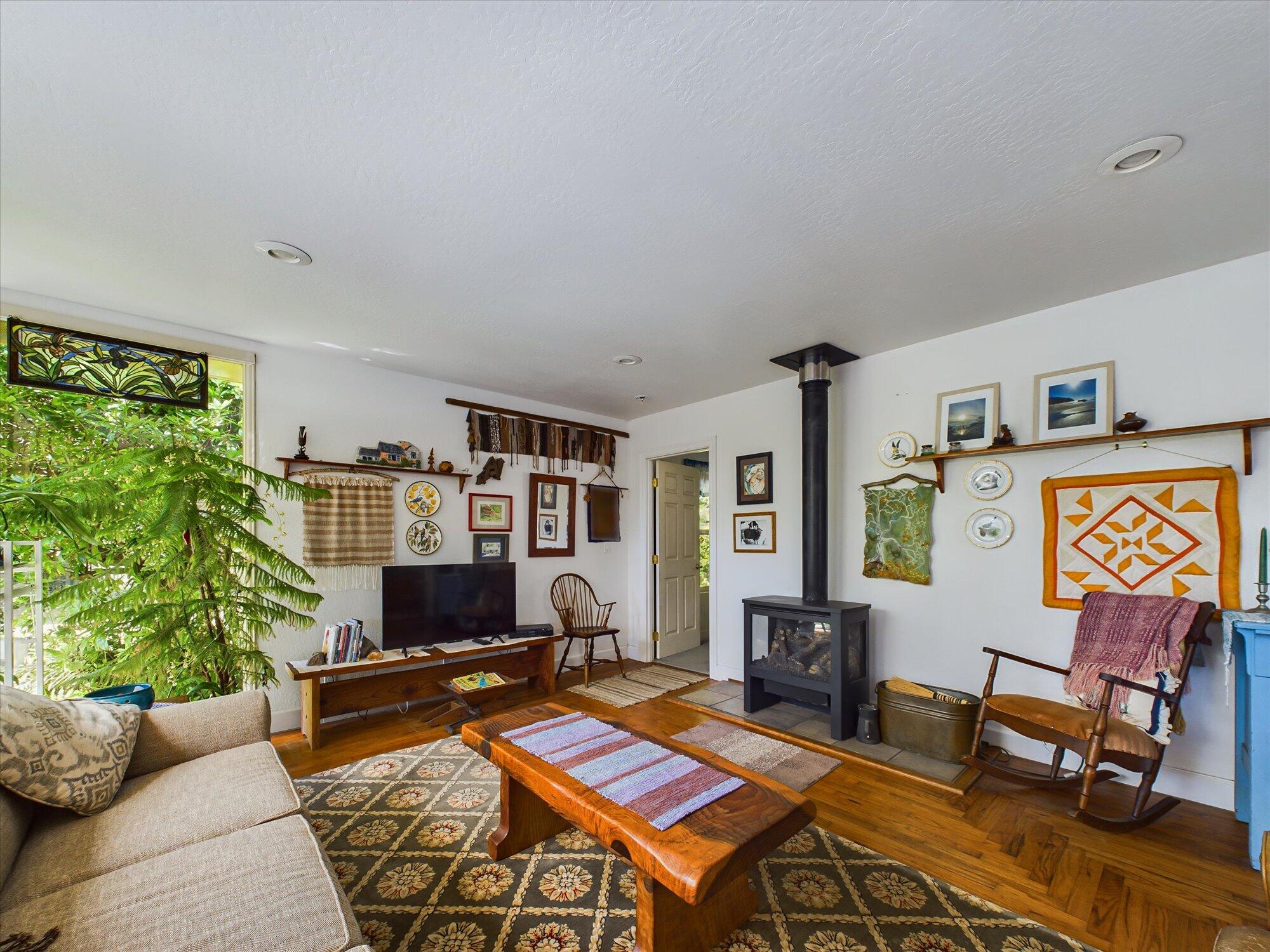 1571 Ridgewood Drive