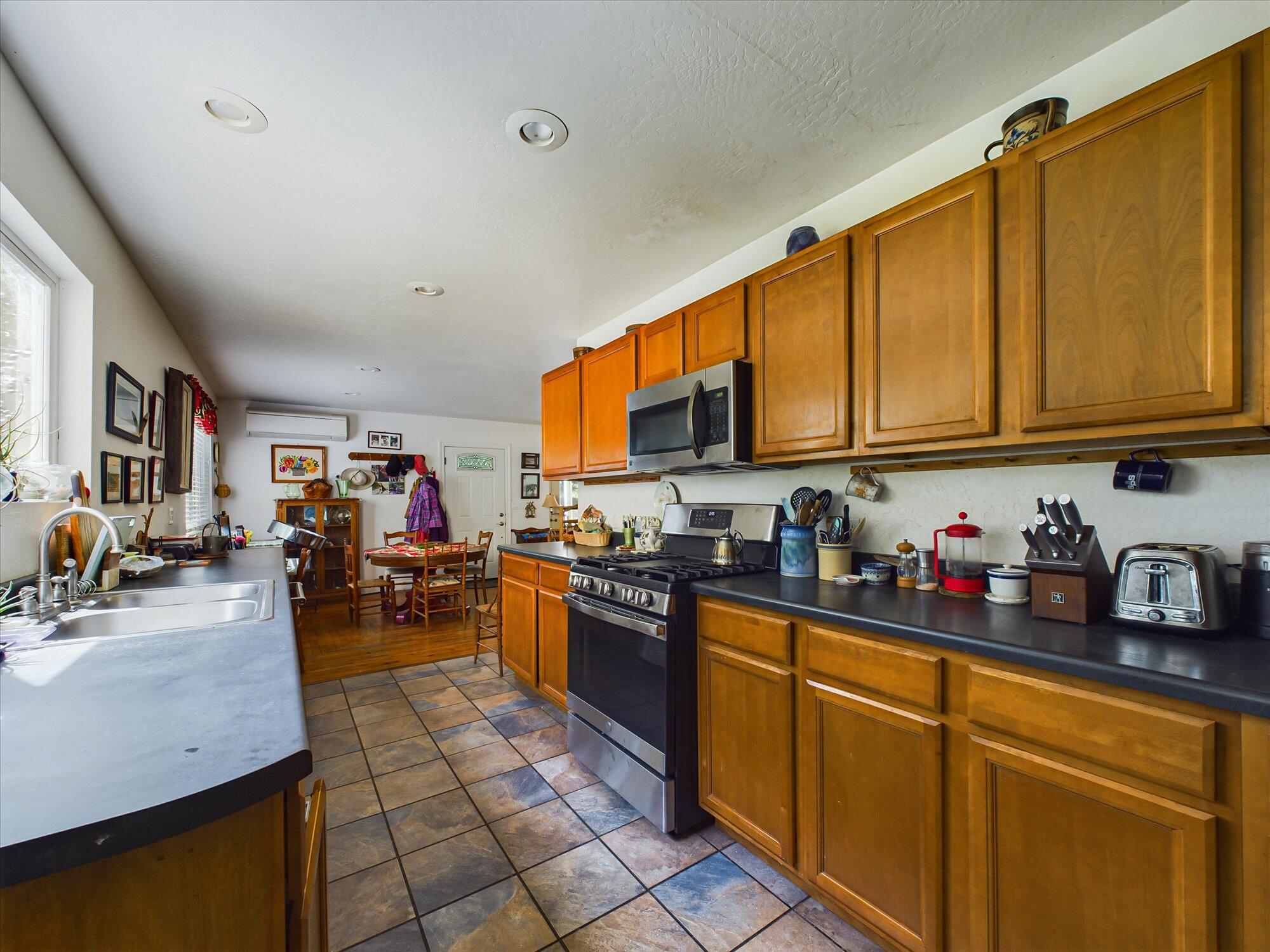 1571 Ridgewood Drive