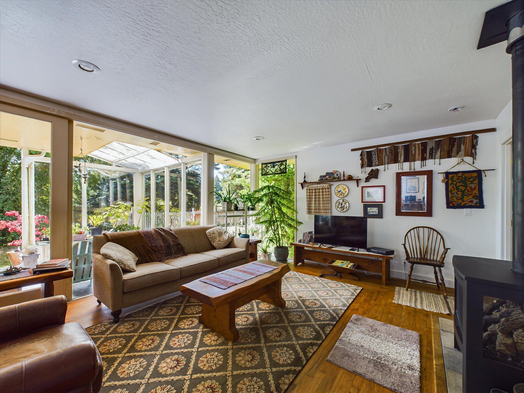 1571 Ridgewood Drive