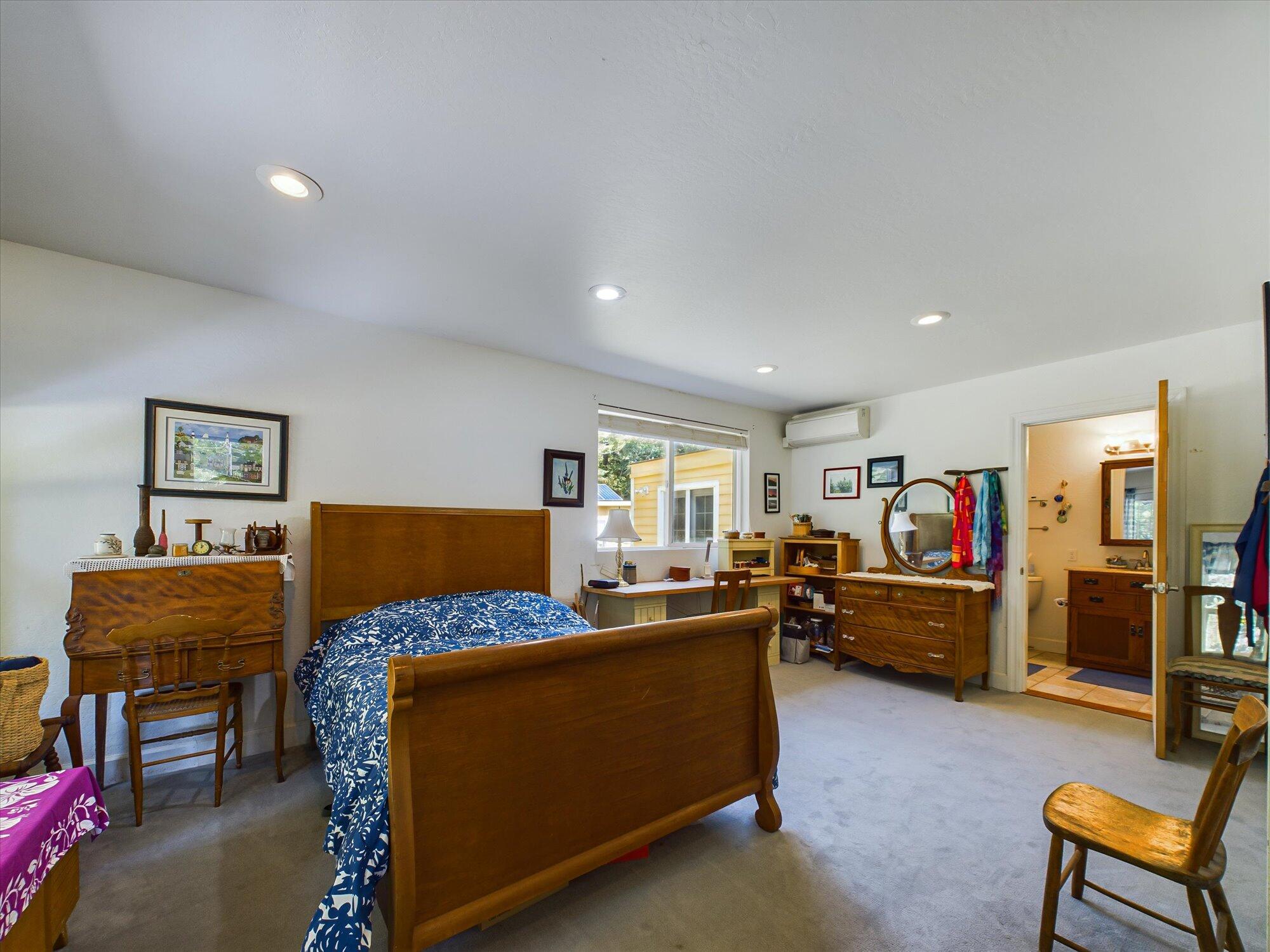 1571 Ridgewood Drive