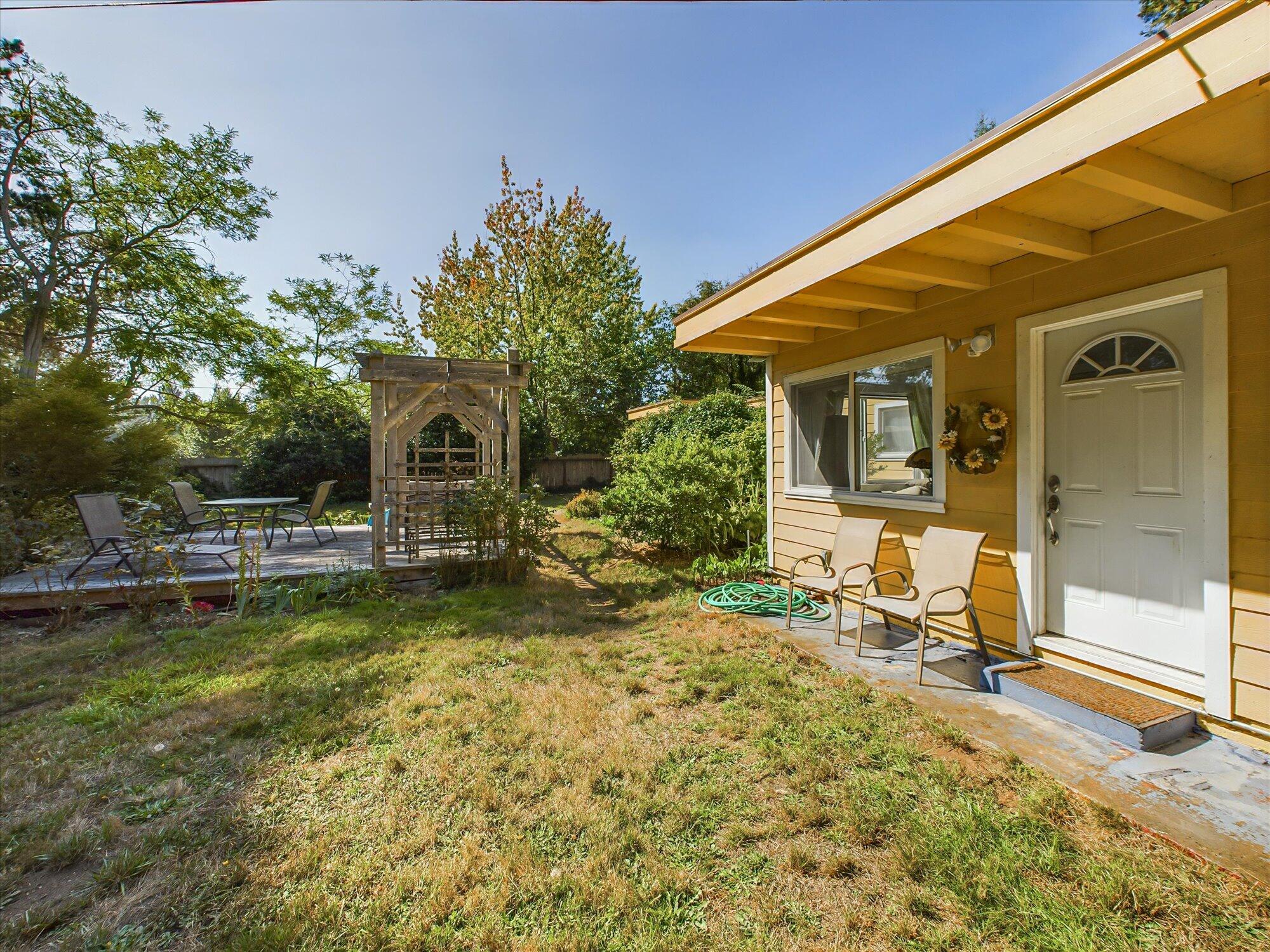 1571 Ridgewood Drive