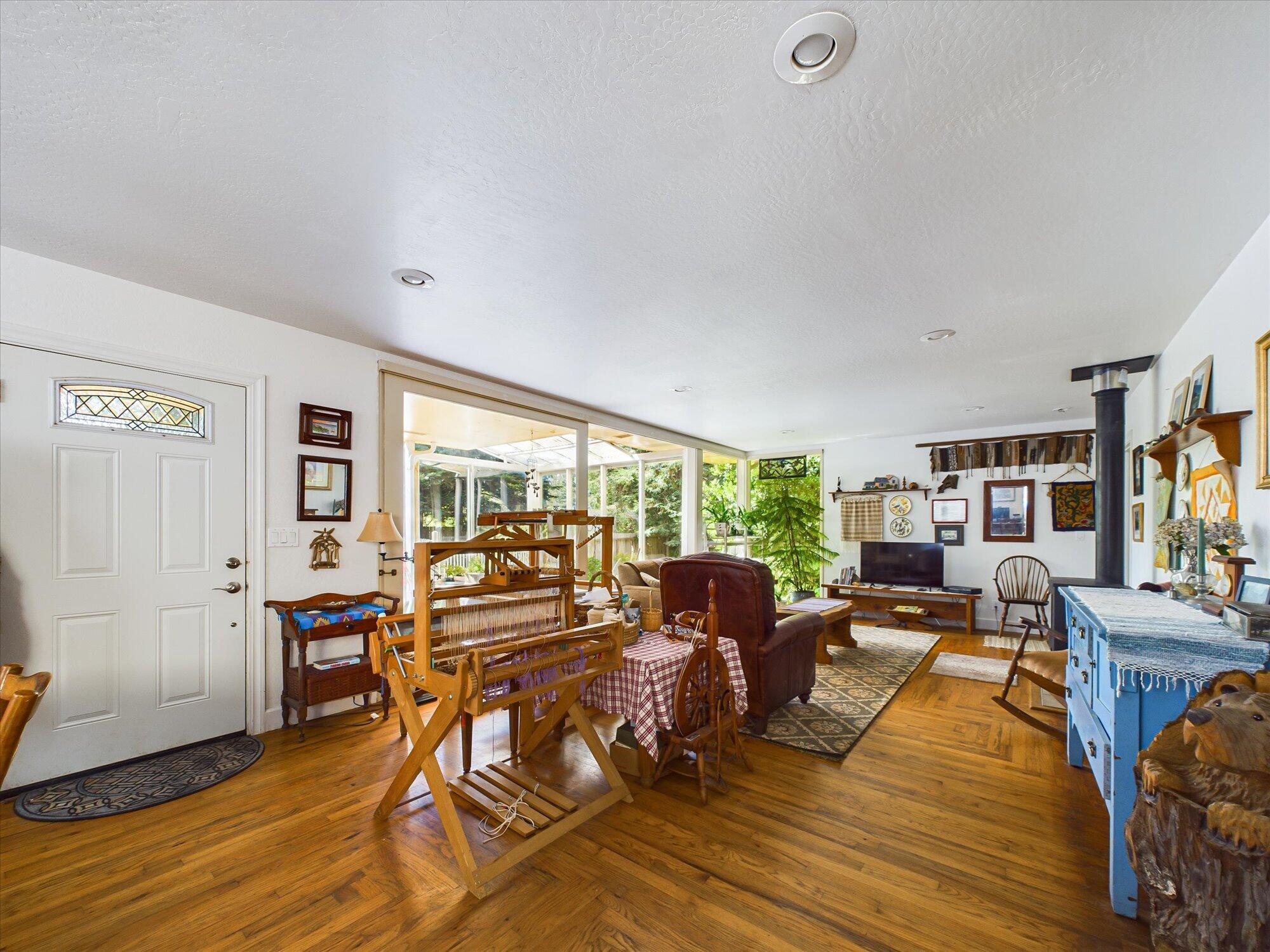 1571 Ridgewood Drive
