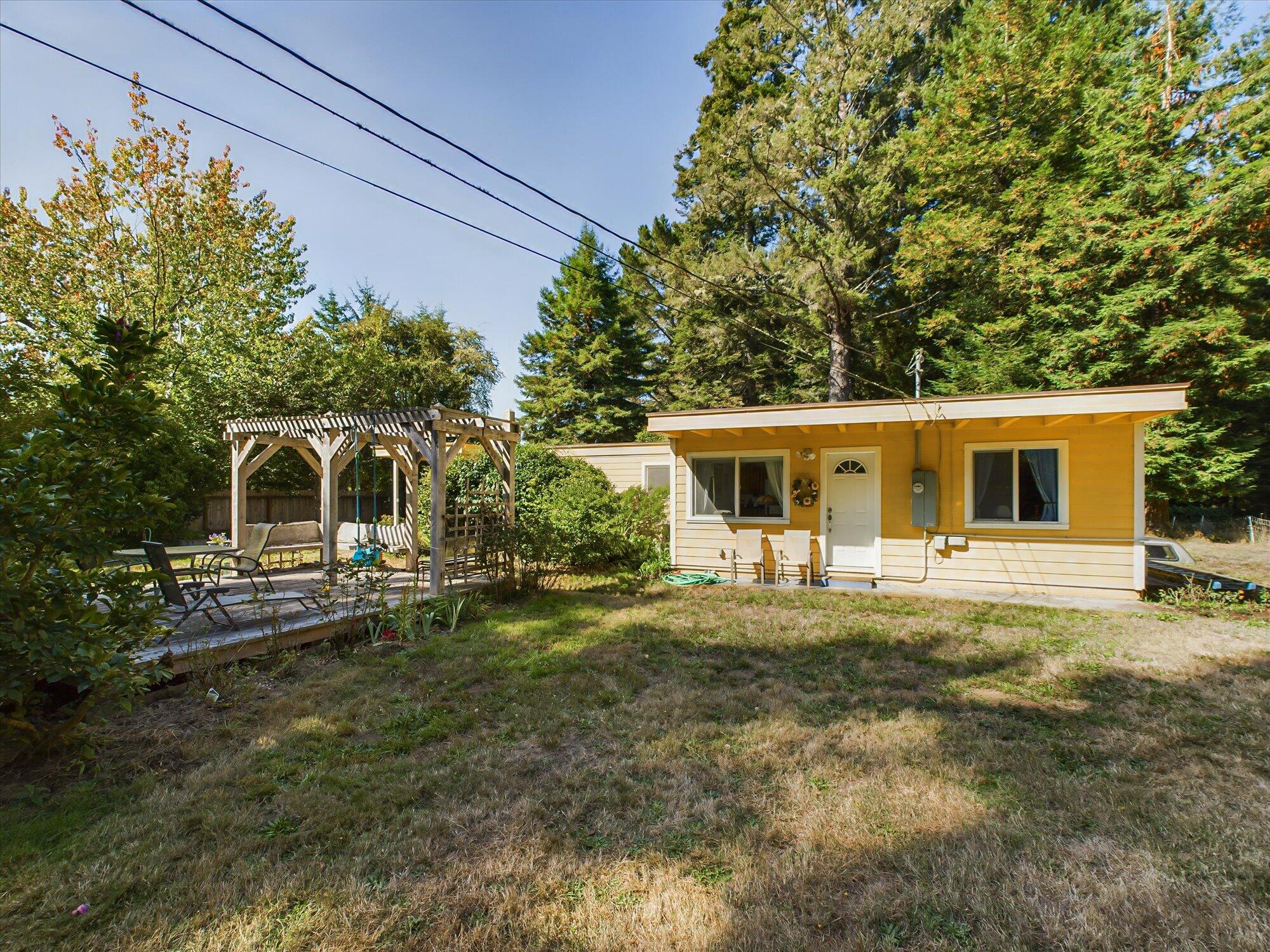 1571 Ridgewood Drive