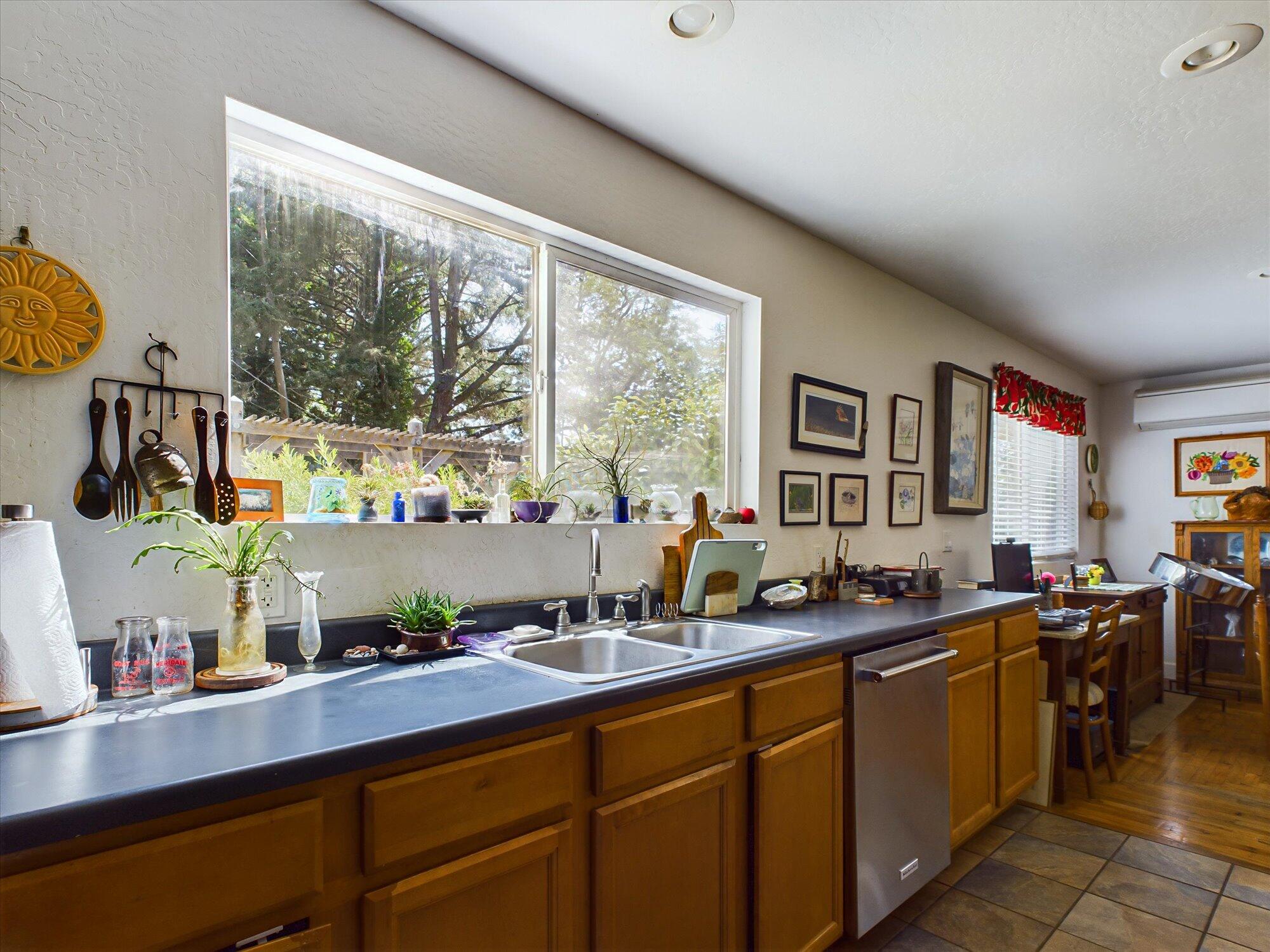 1571 Ridgewood Drive