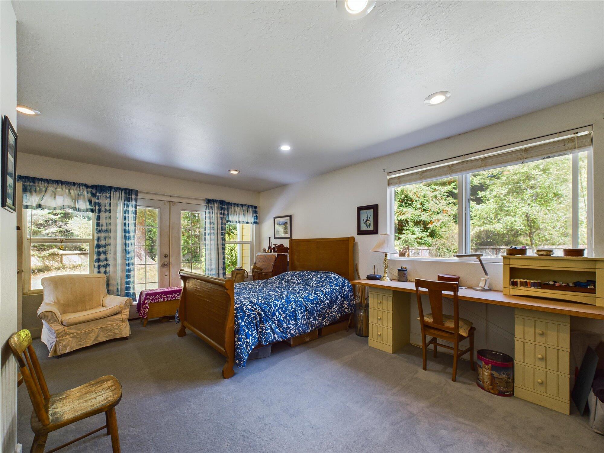 1571 Ridgewood Drive