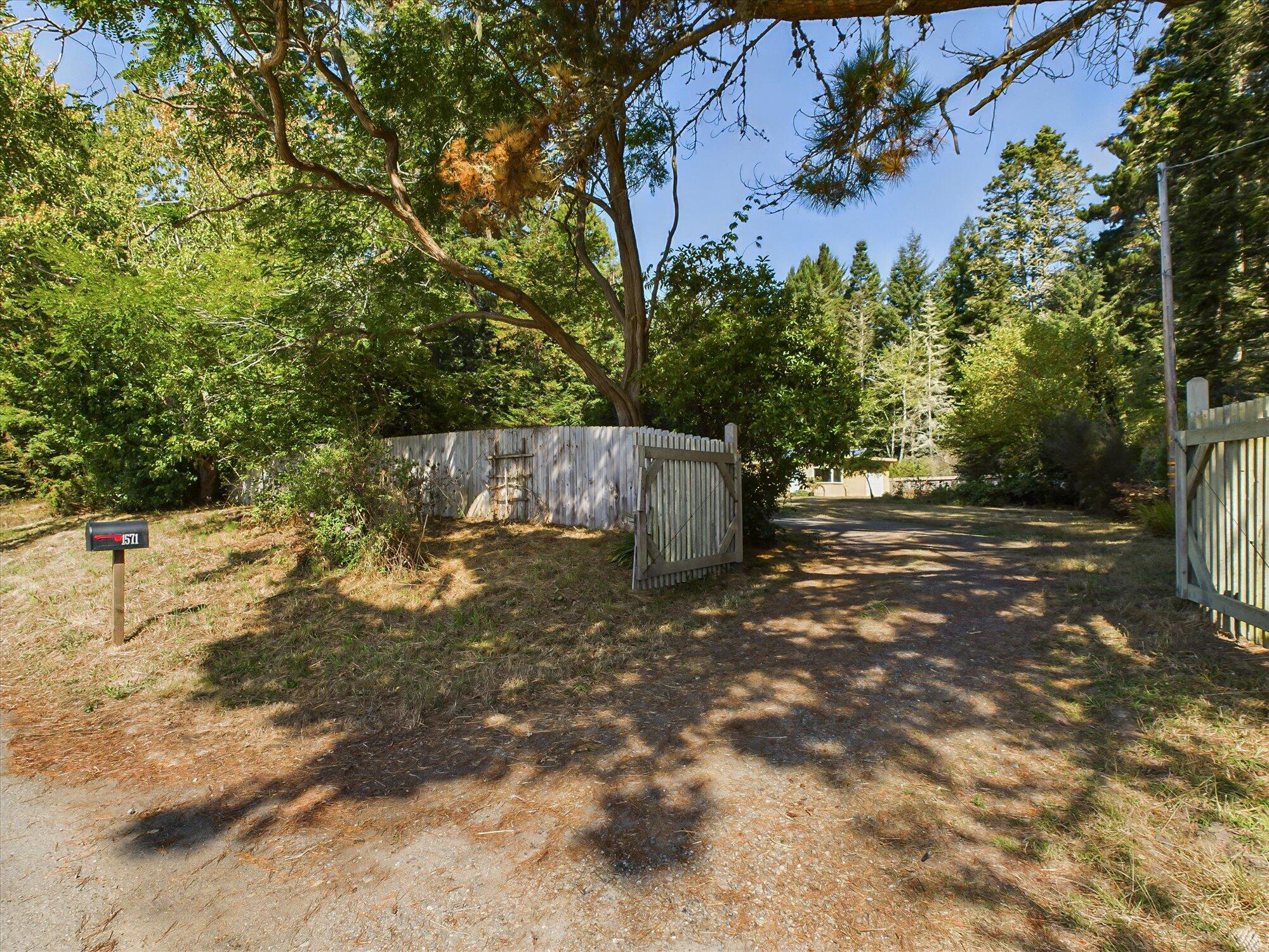 1571 Ridgewood Drive