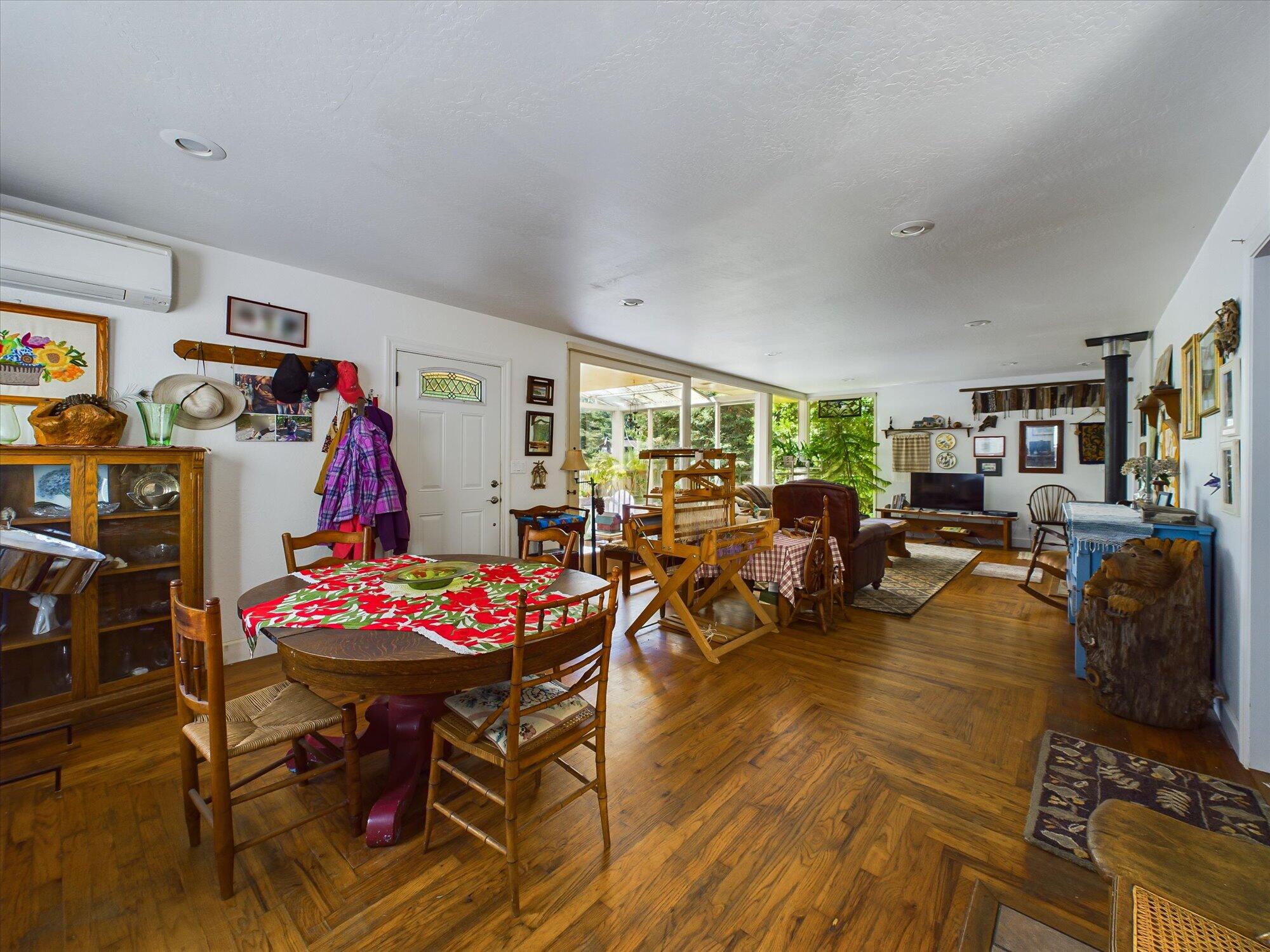 1571 Ridgewood Drive