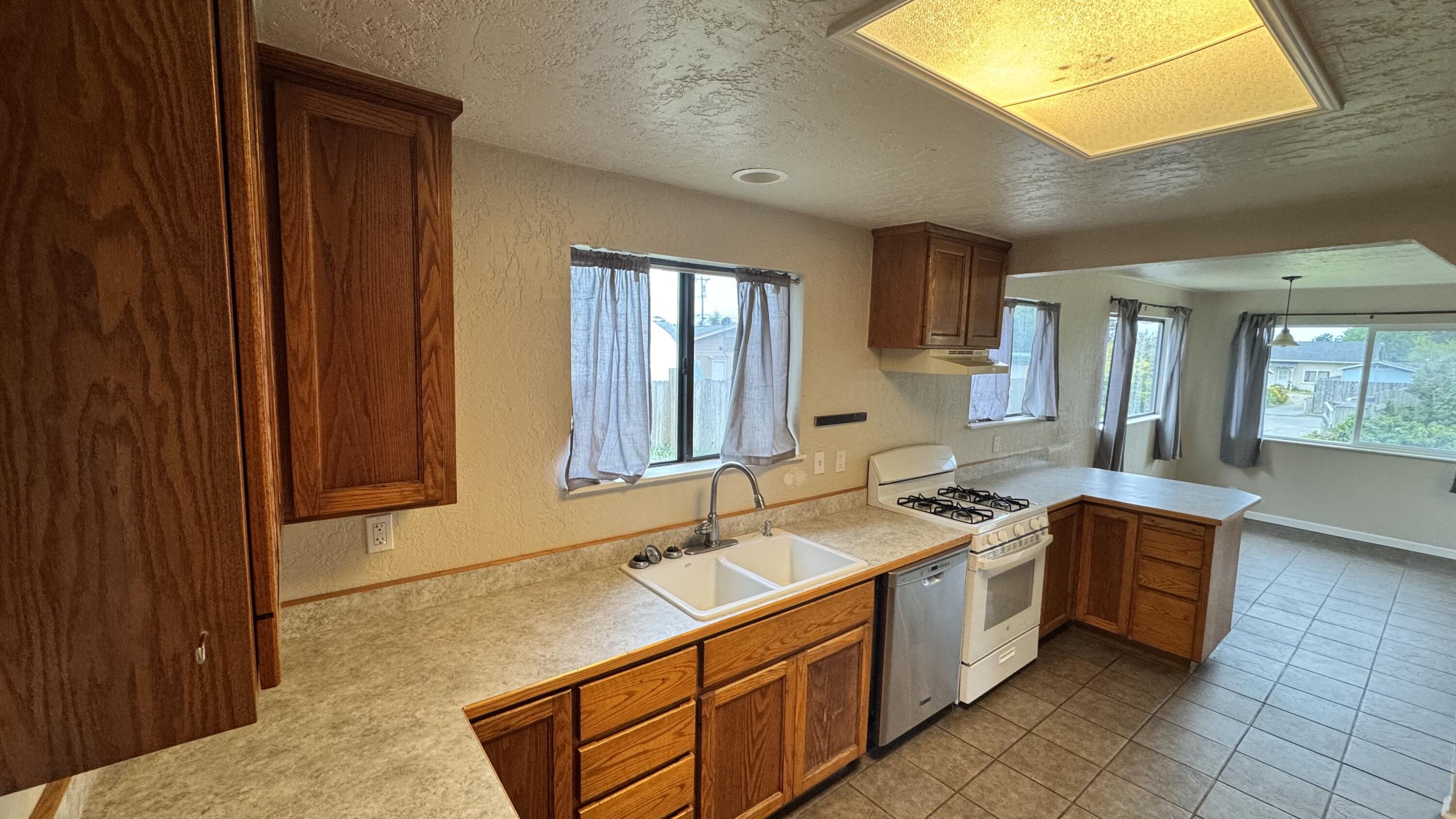 3295 Barnett Avenue, McKinleyville