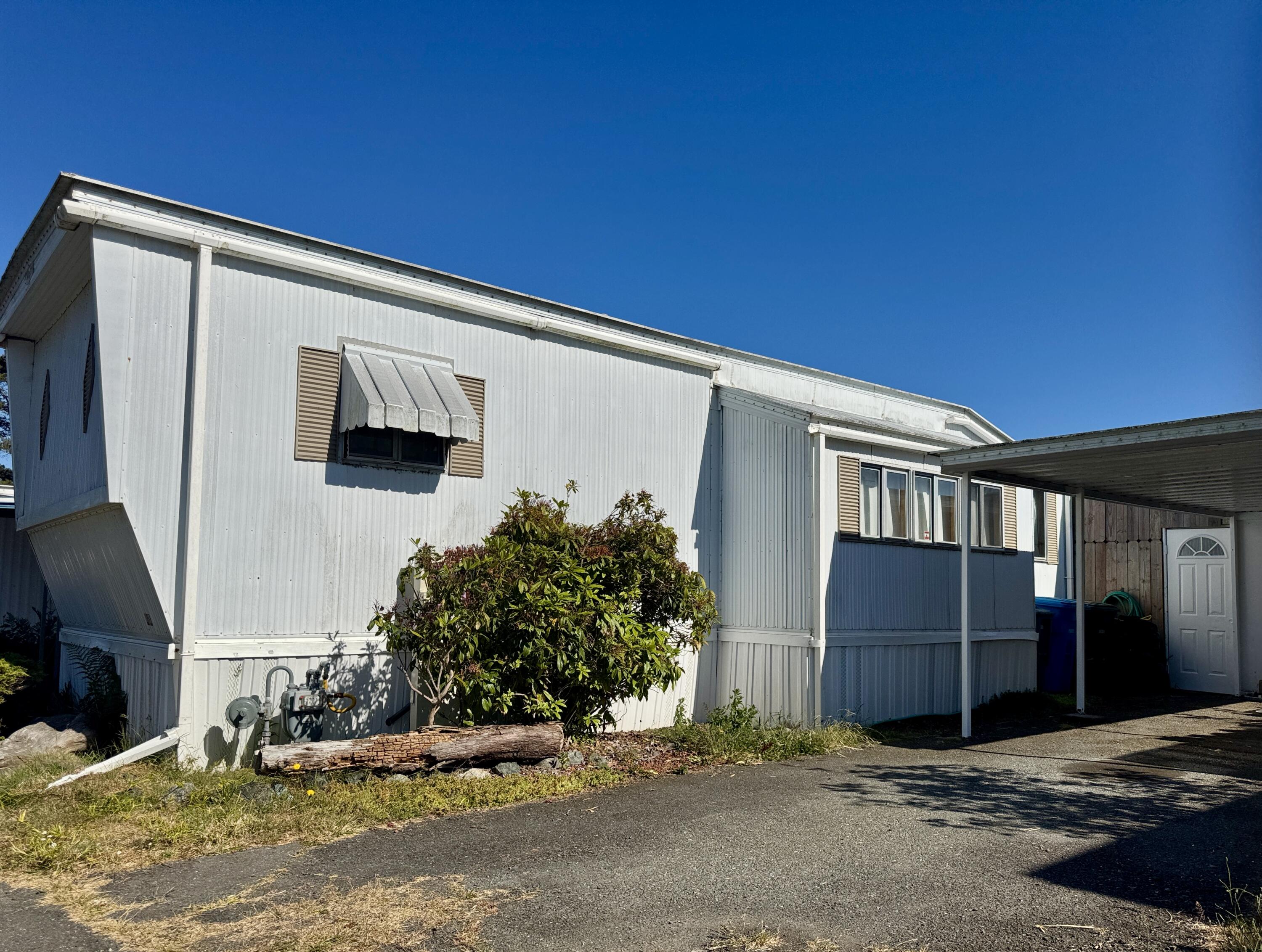 2220 Riverview Way, 44