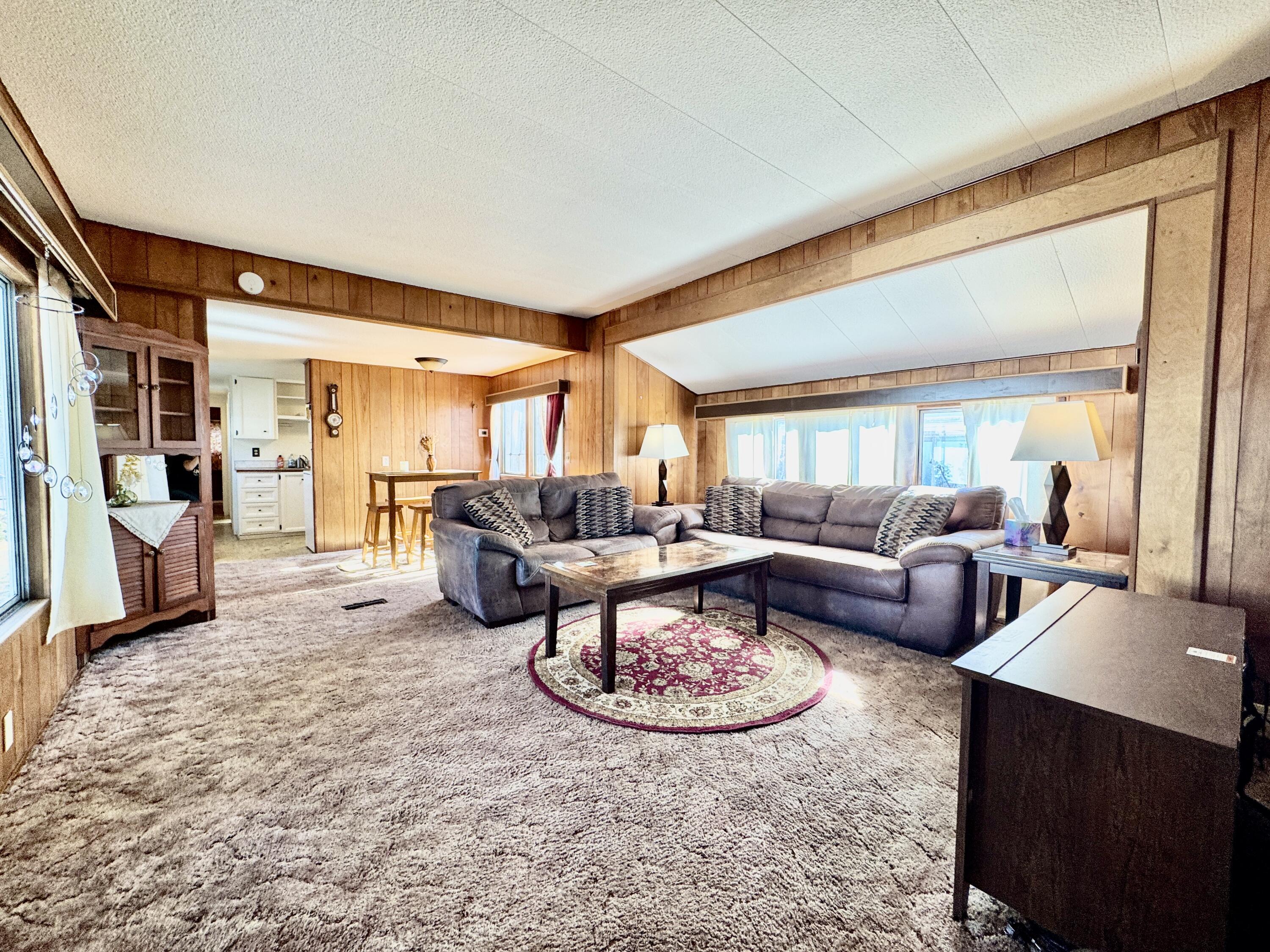 2220 Riverview Way, 44