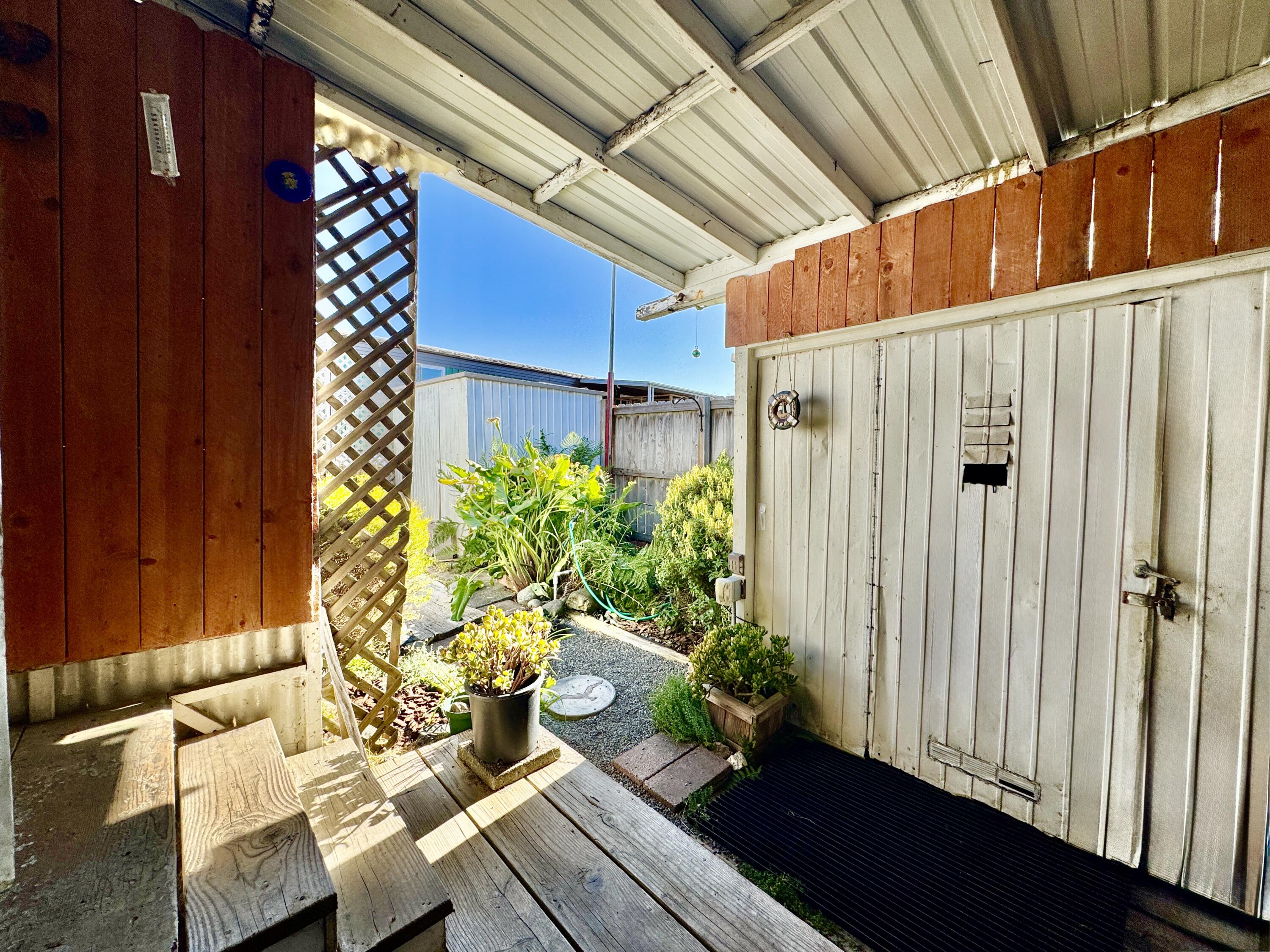 2220 Riverview Way, 44