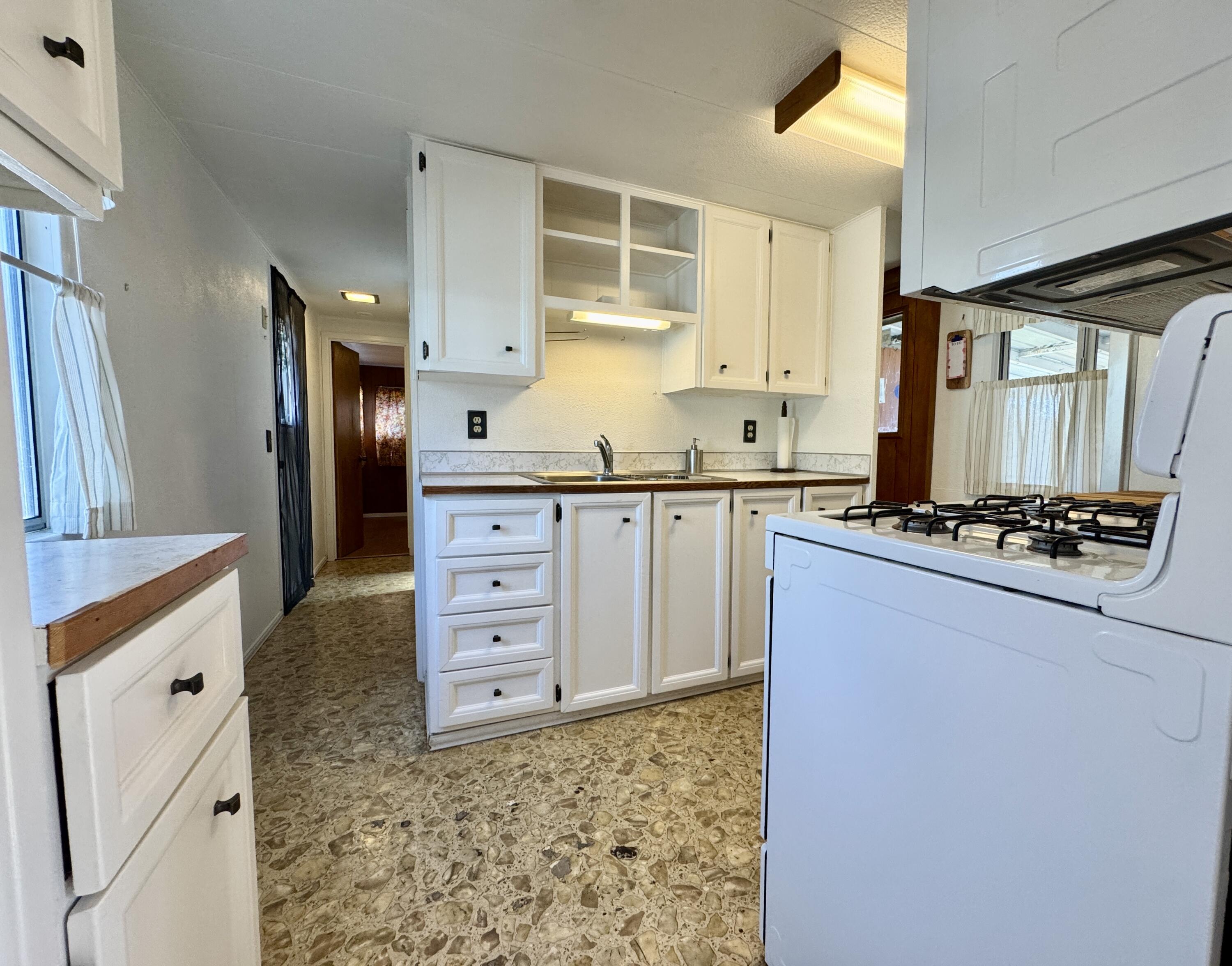 2220 Riverview Way, 44