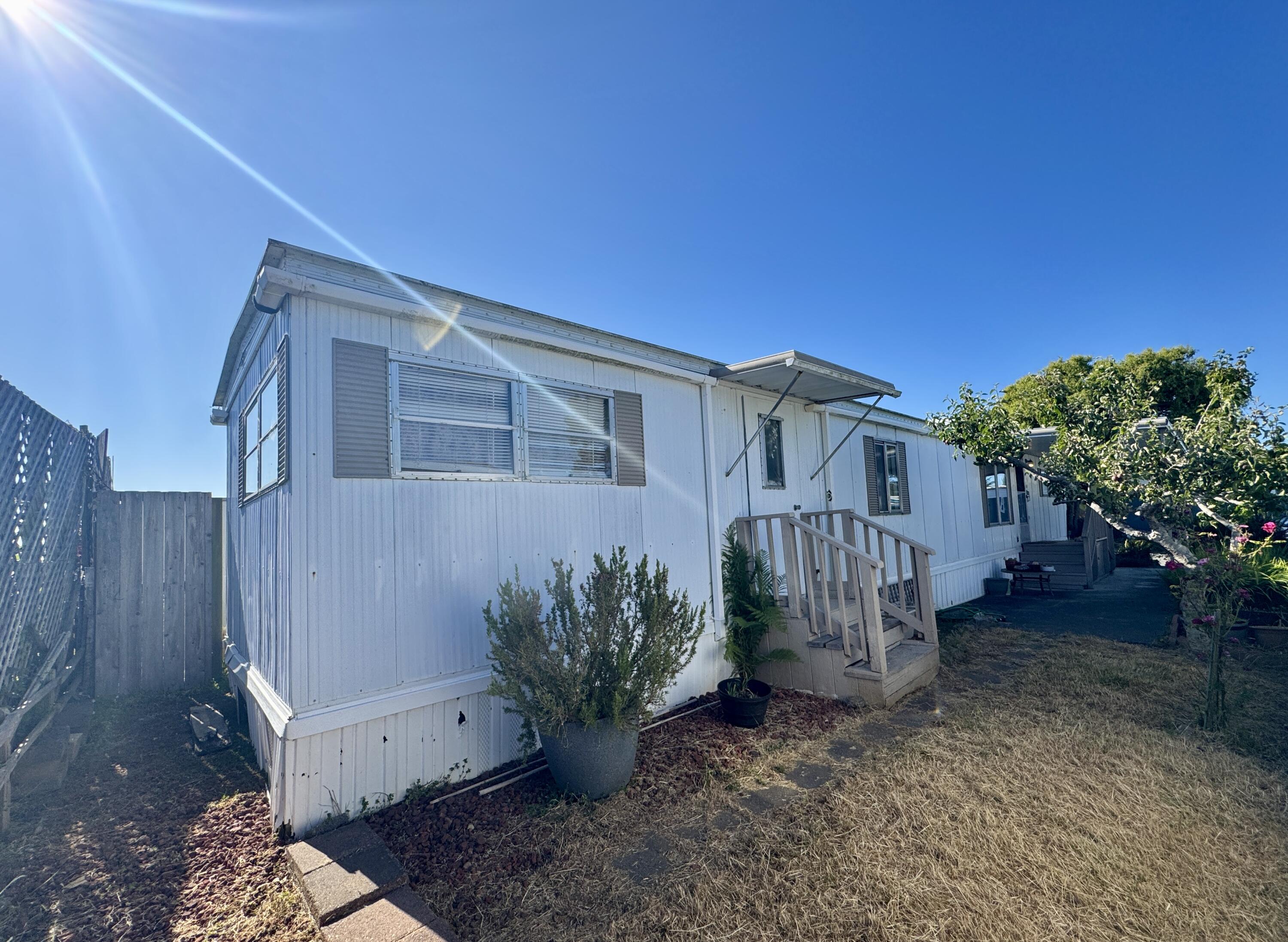 2220 Riverview Way, 44
