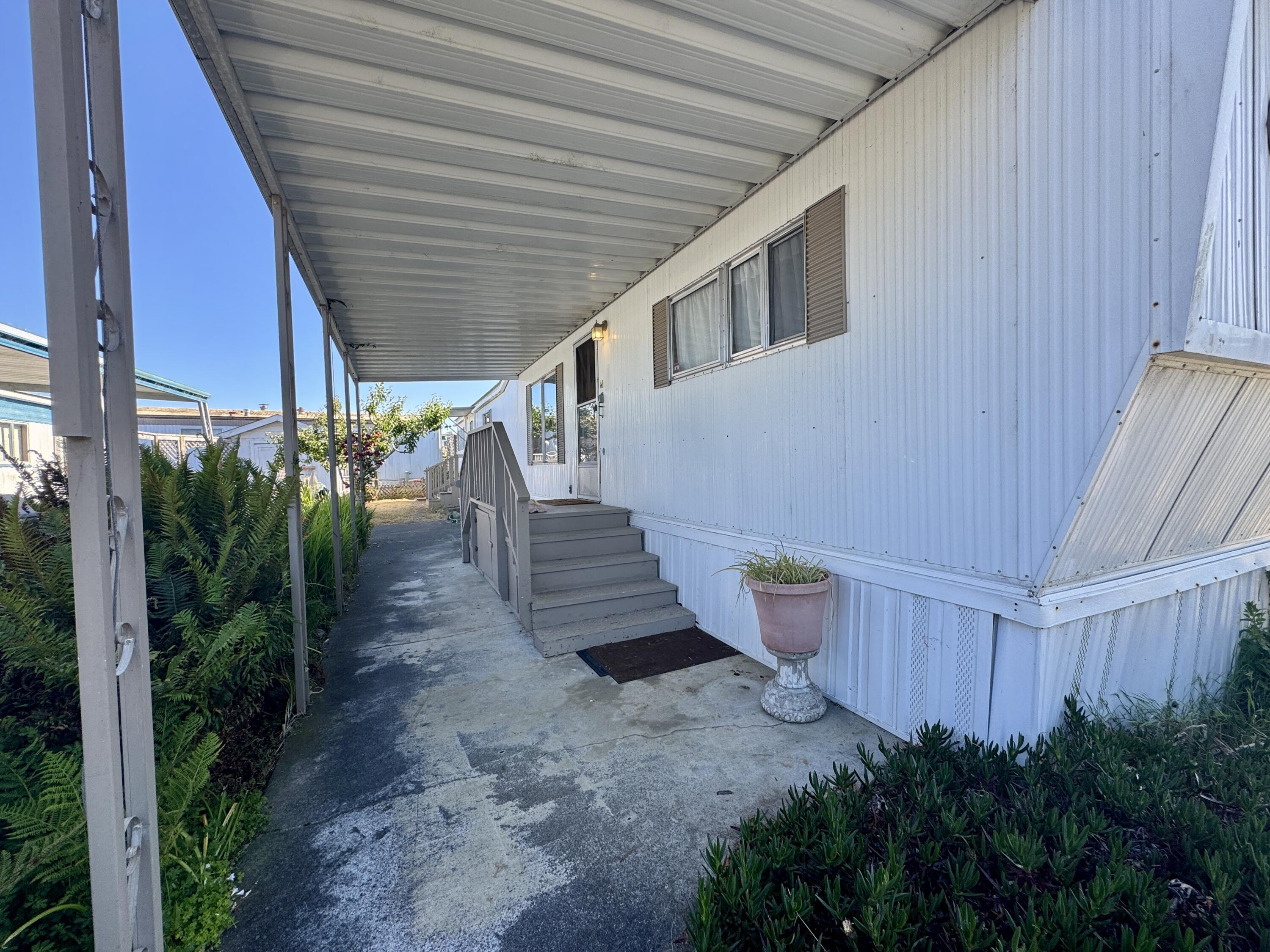 2220 Riverview Way, 44