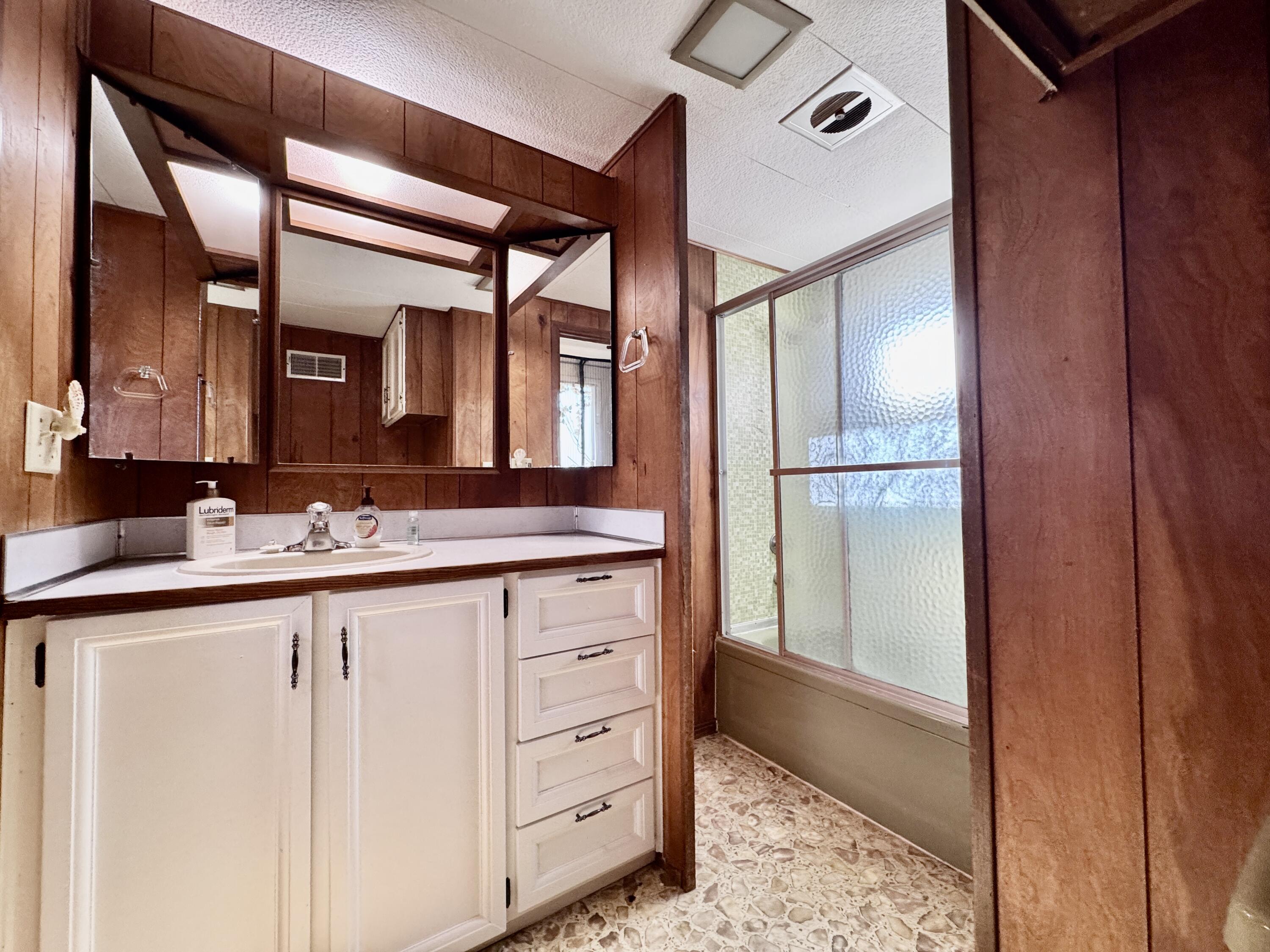 2220 Riverview Way, 44