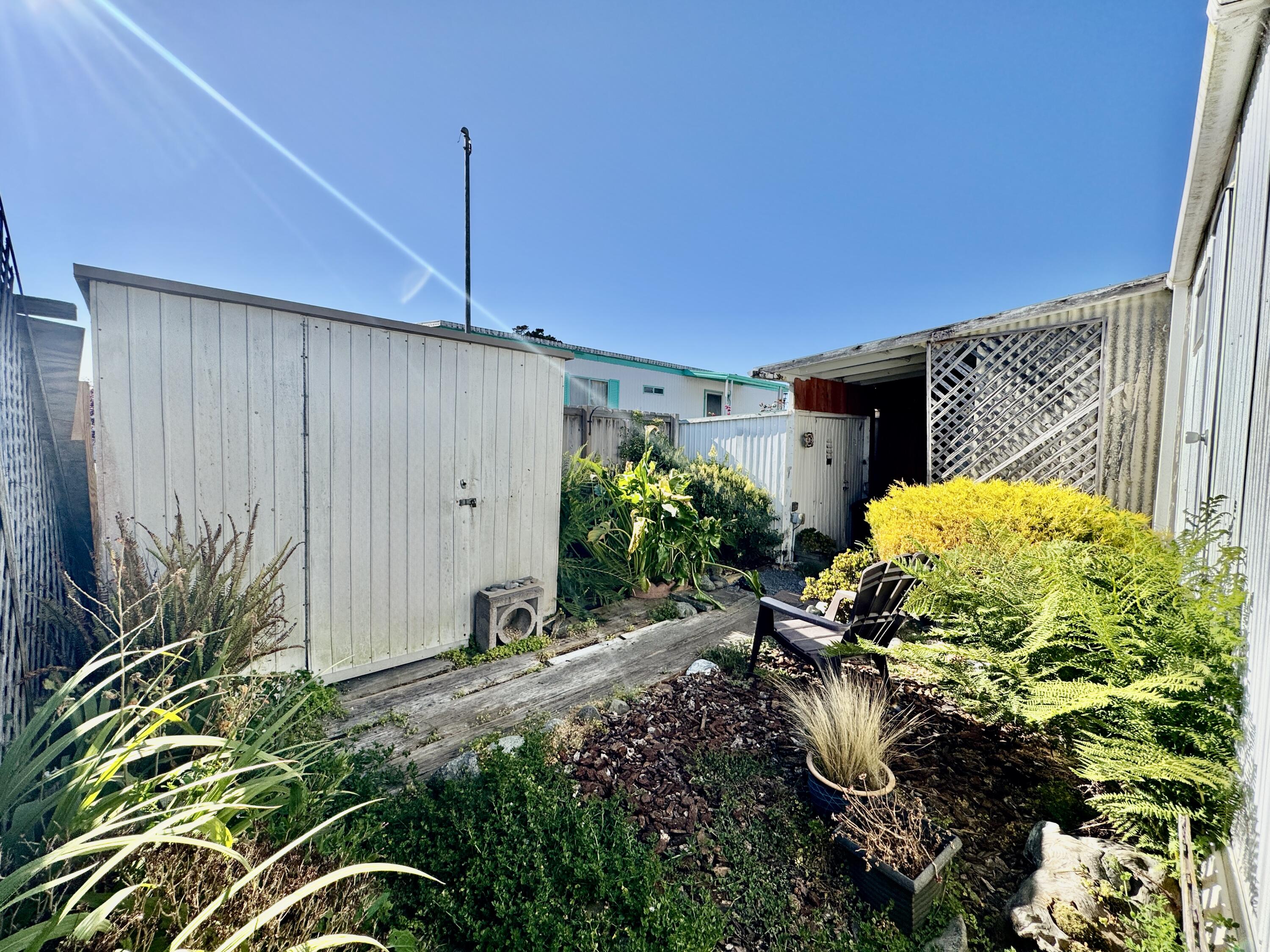 2220 Riverview Way, 44