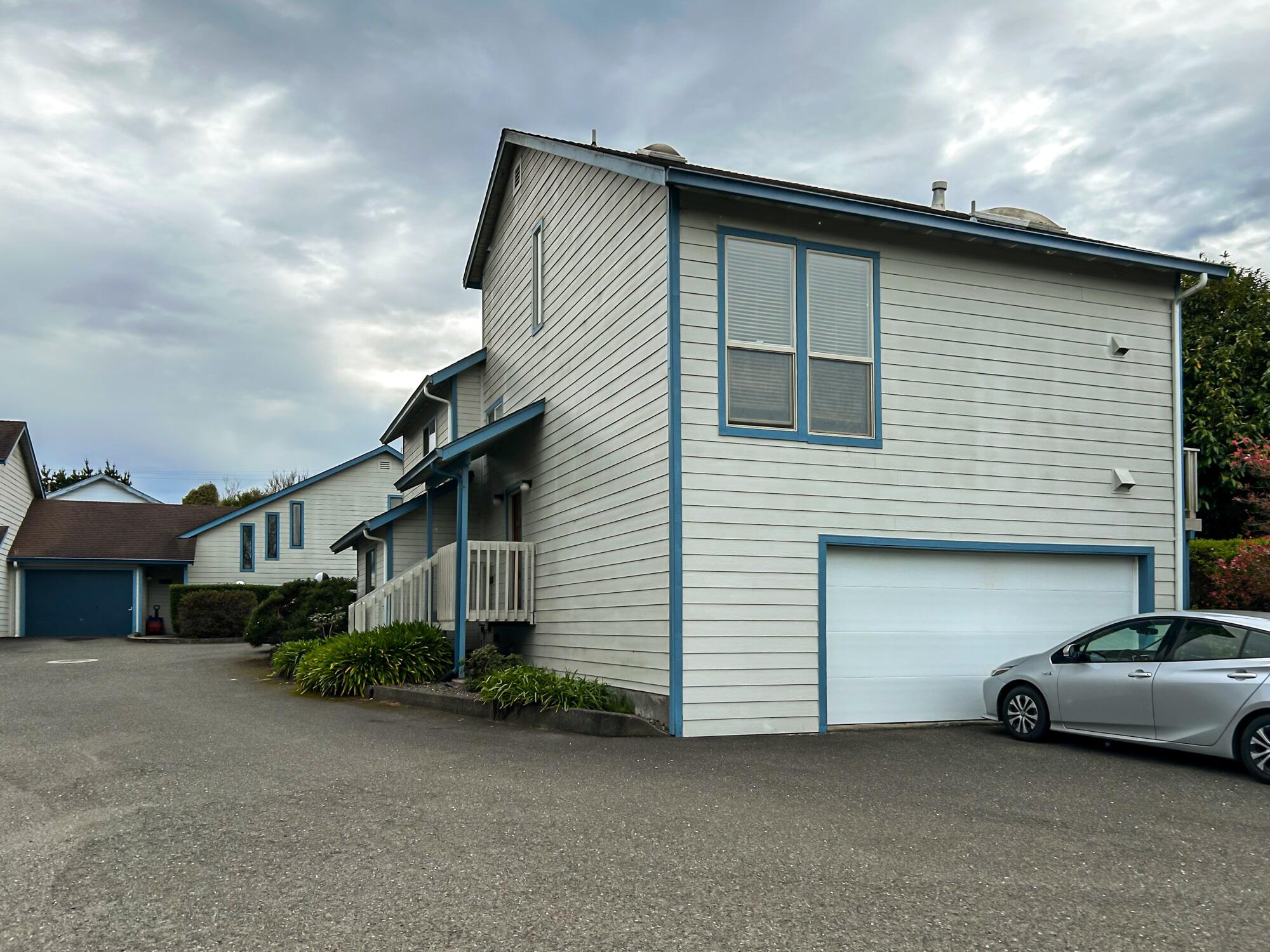 1449 Myrtle #17 Avenue