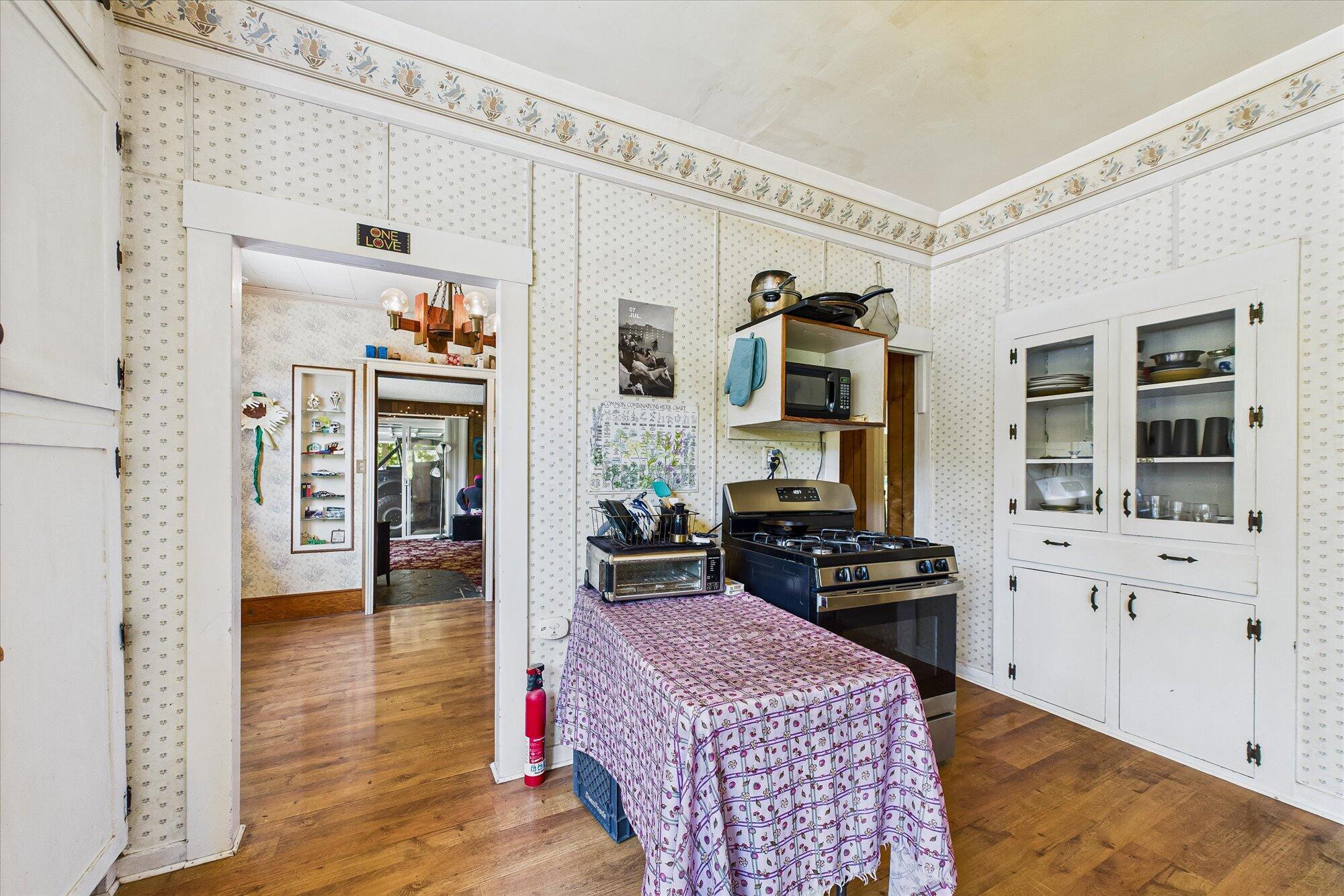 2481 Freshwater Road
