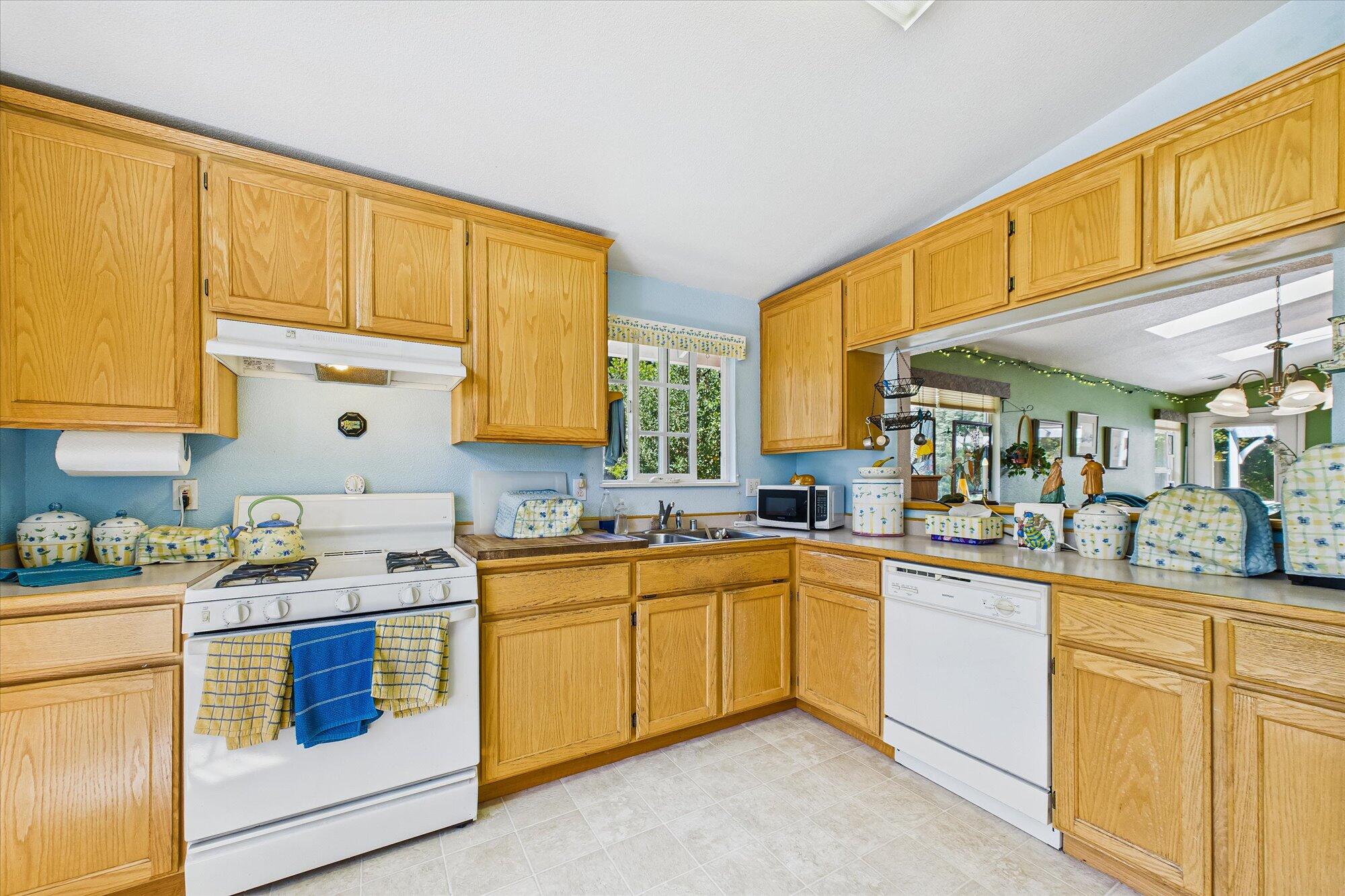 3995 Hillside Court