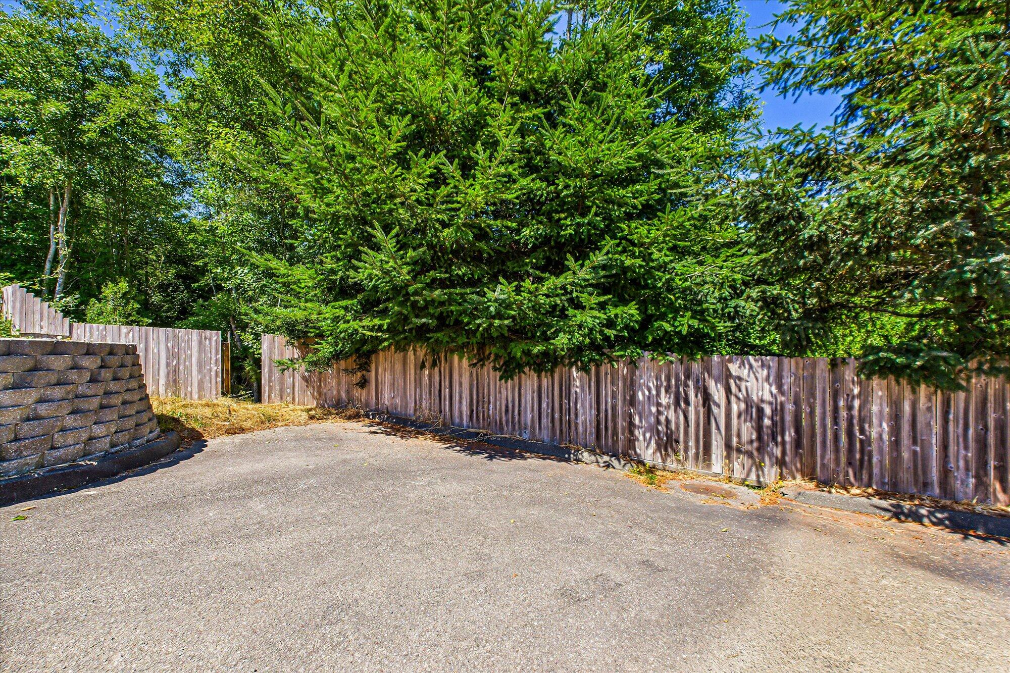 3995 Hillside Court