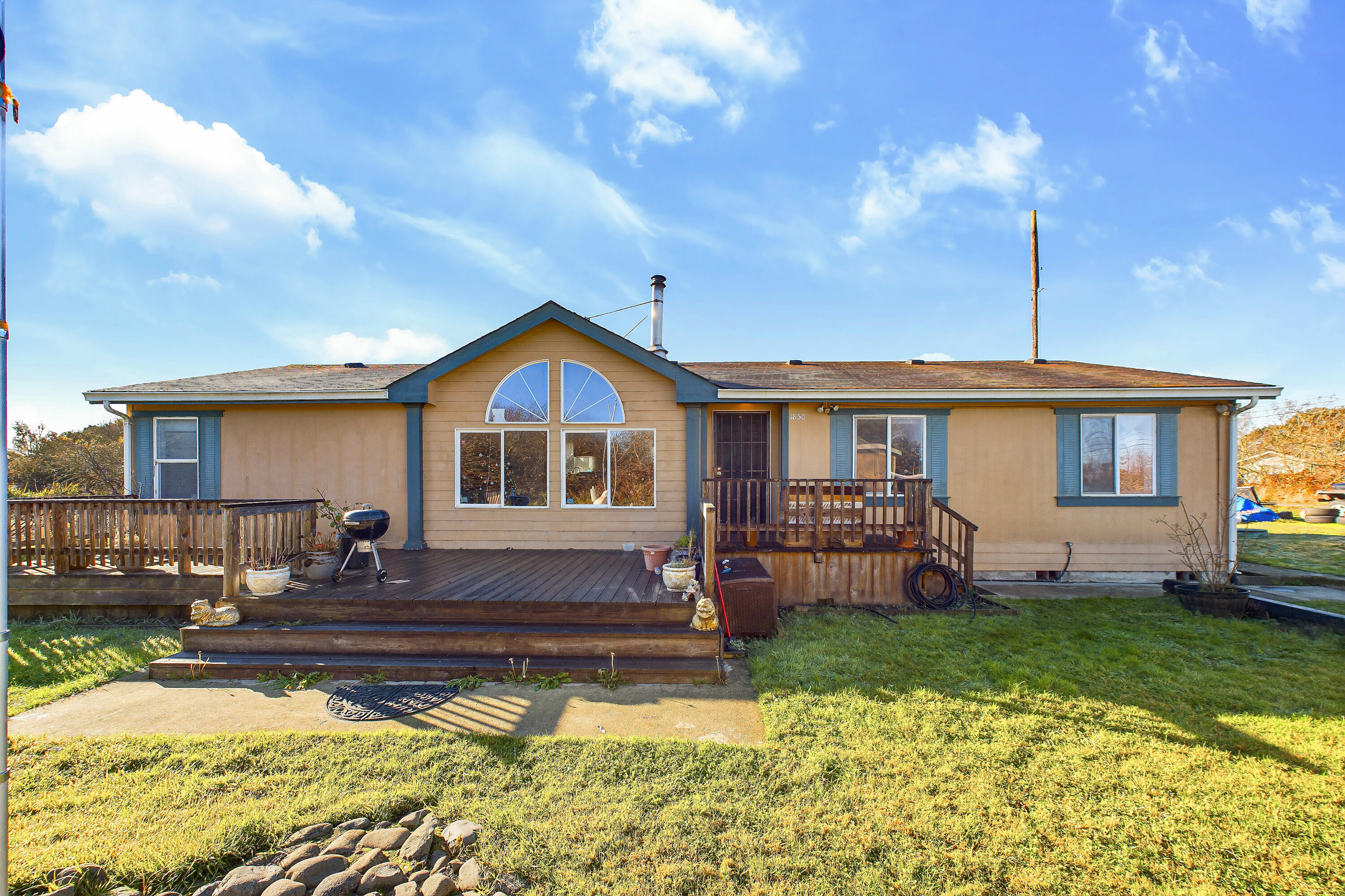 1850 Peninsula Drive