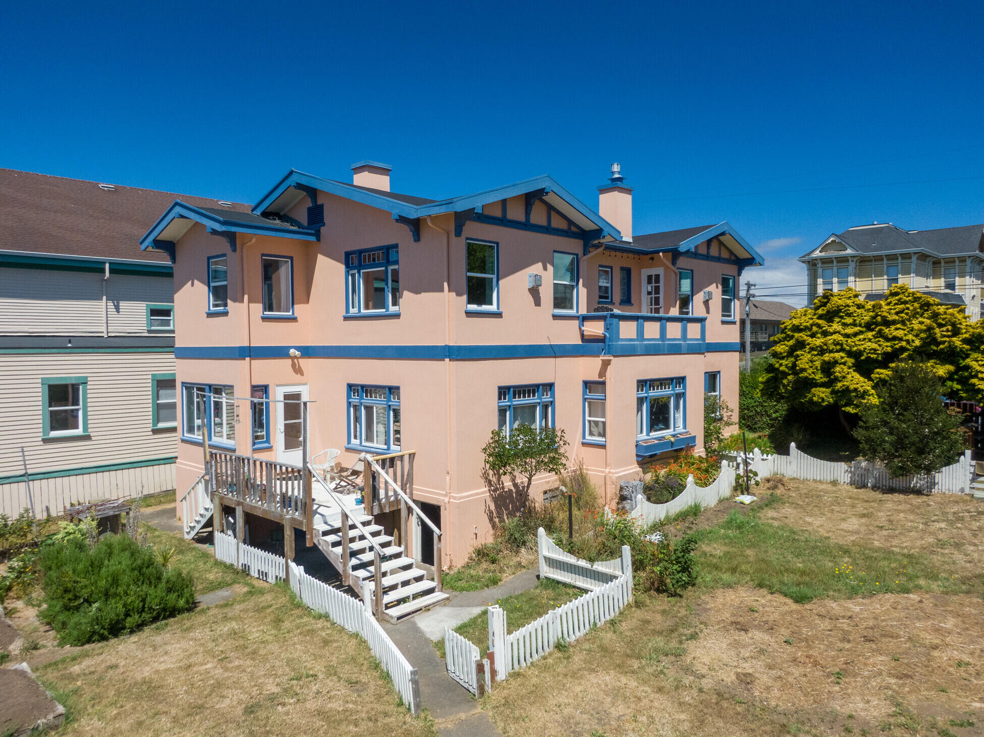 902 E Street