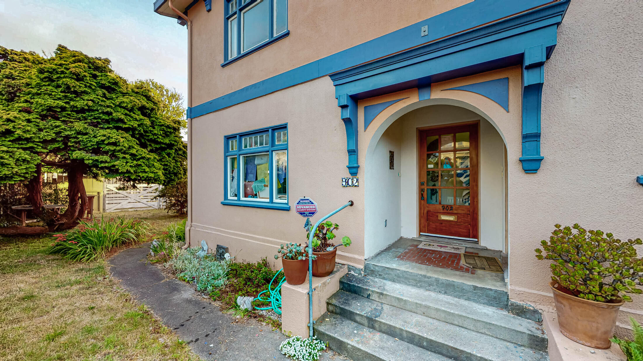 902 E Street