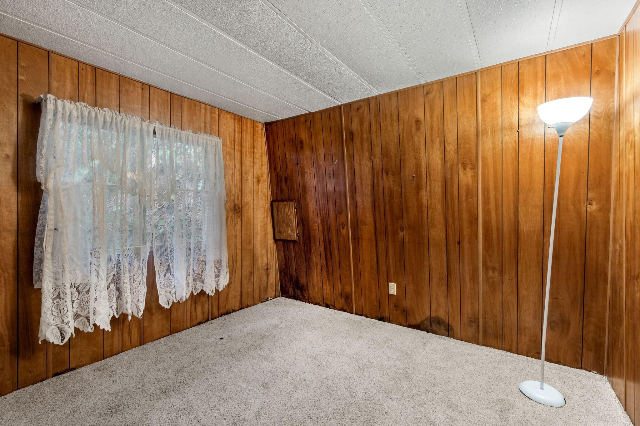 7382 Berta Road, Eureka