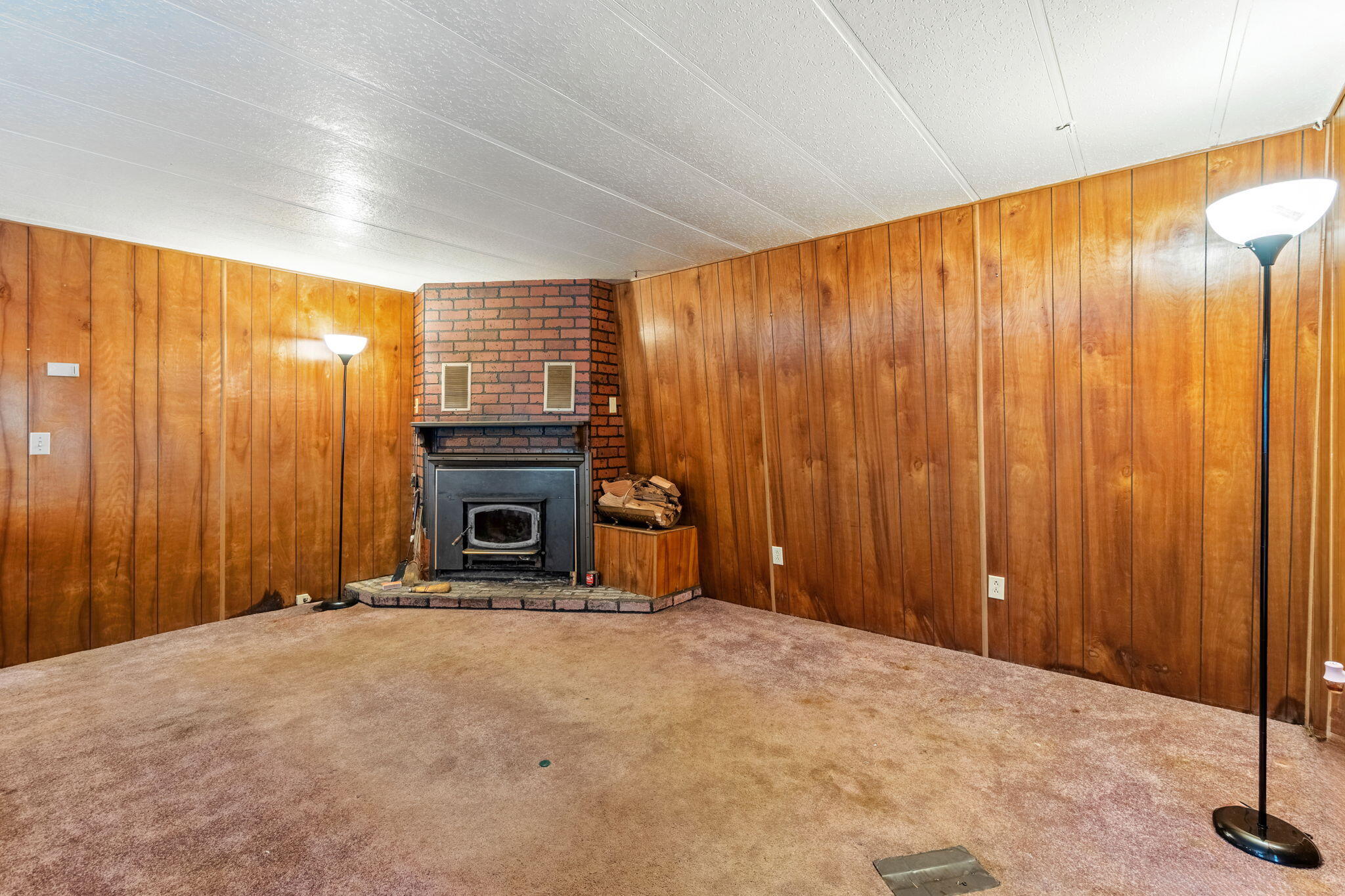 7382 Berta Road, Eureka
