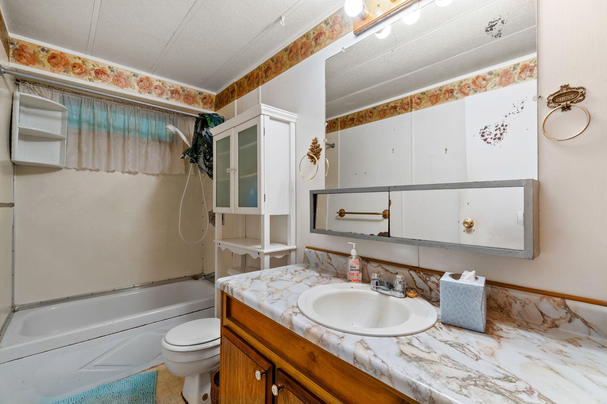 7382 Berta Road, Eureka