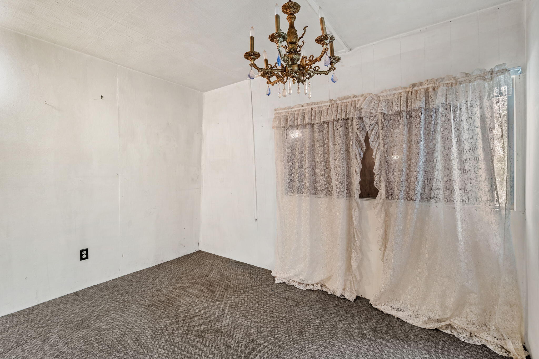 7382 Berta Road, Eureka