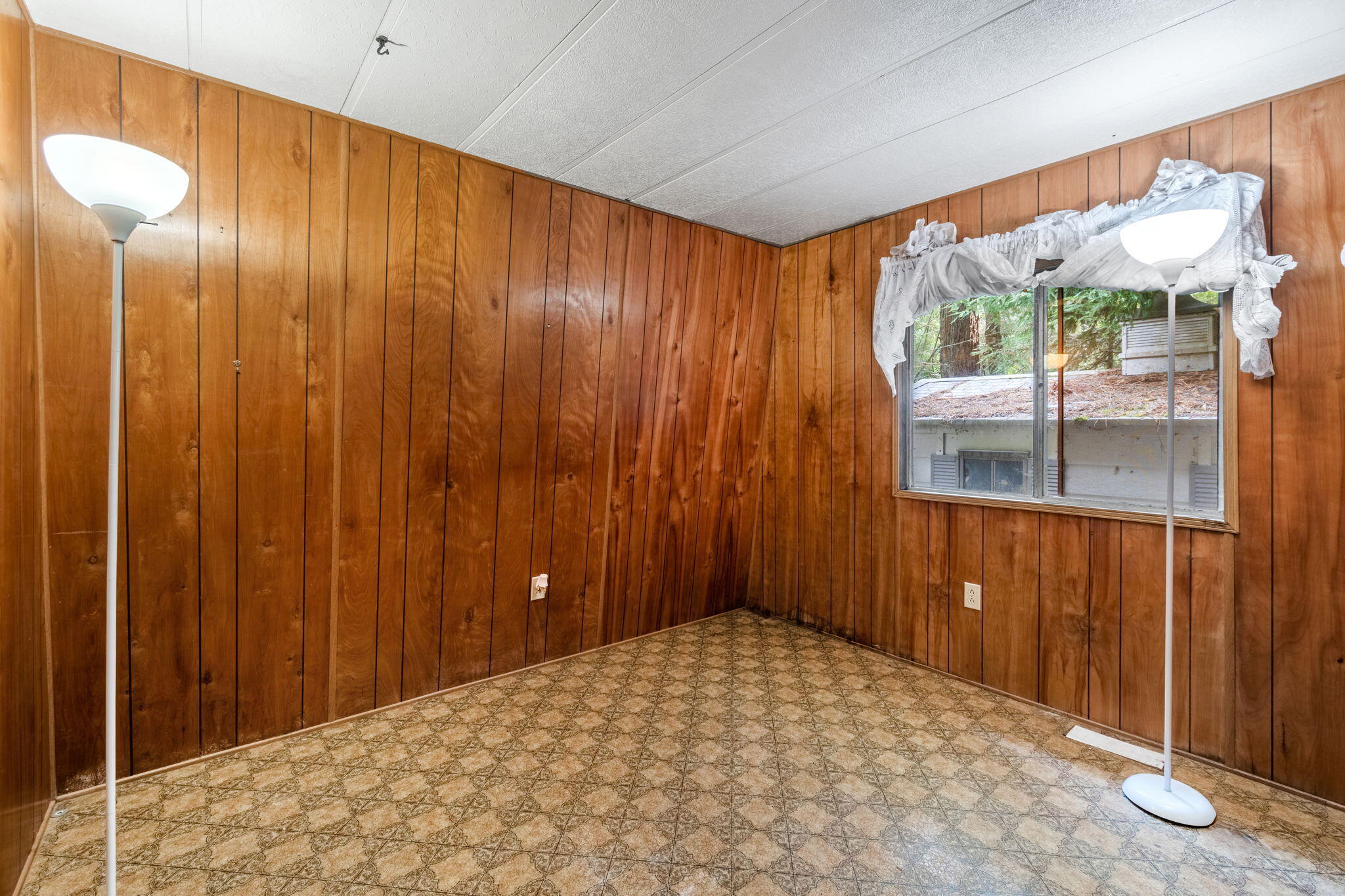 7382 Berta Road, Eureka