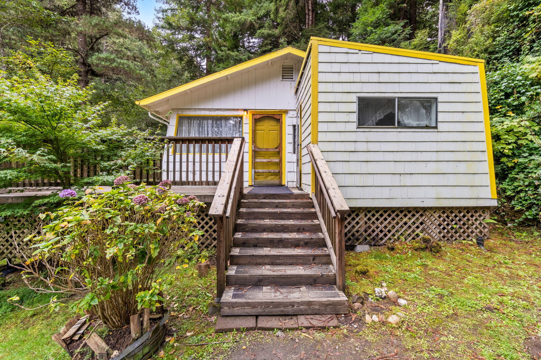 7382 Berta Road, Eureka